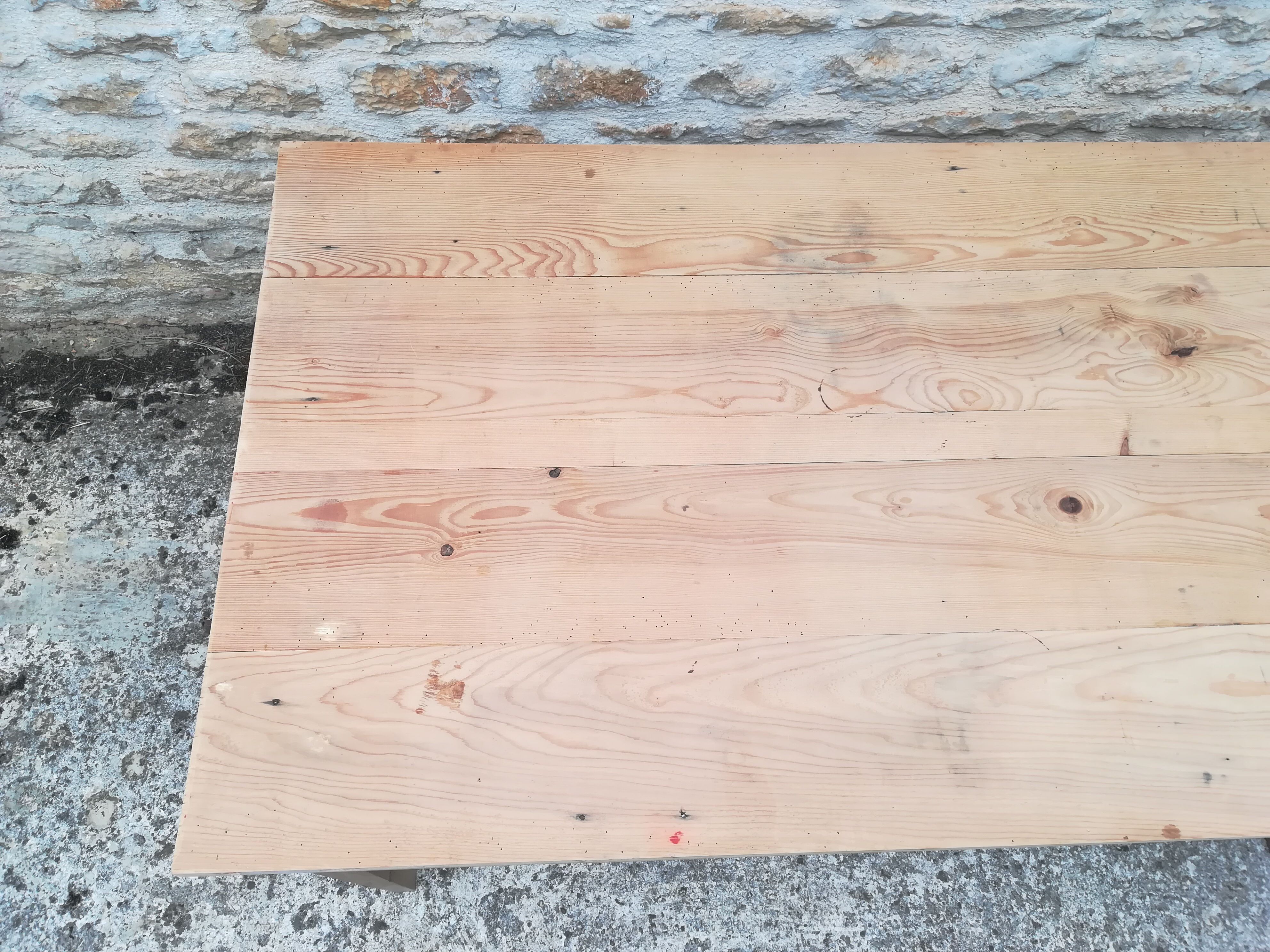 Closing table a drawer