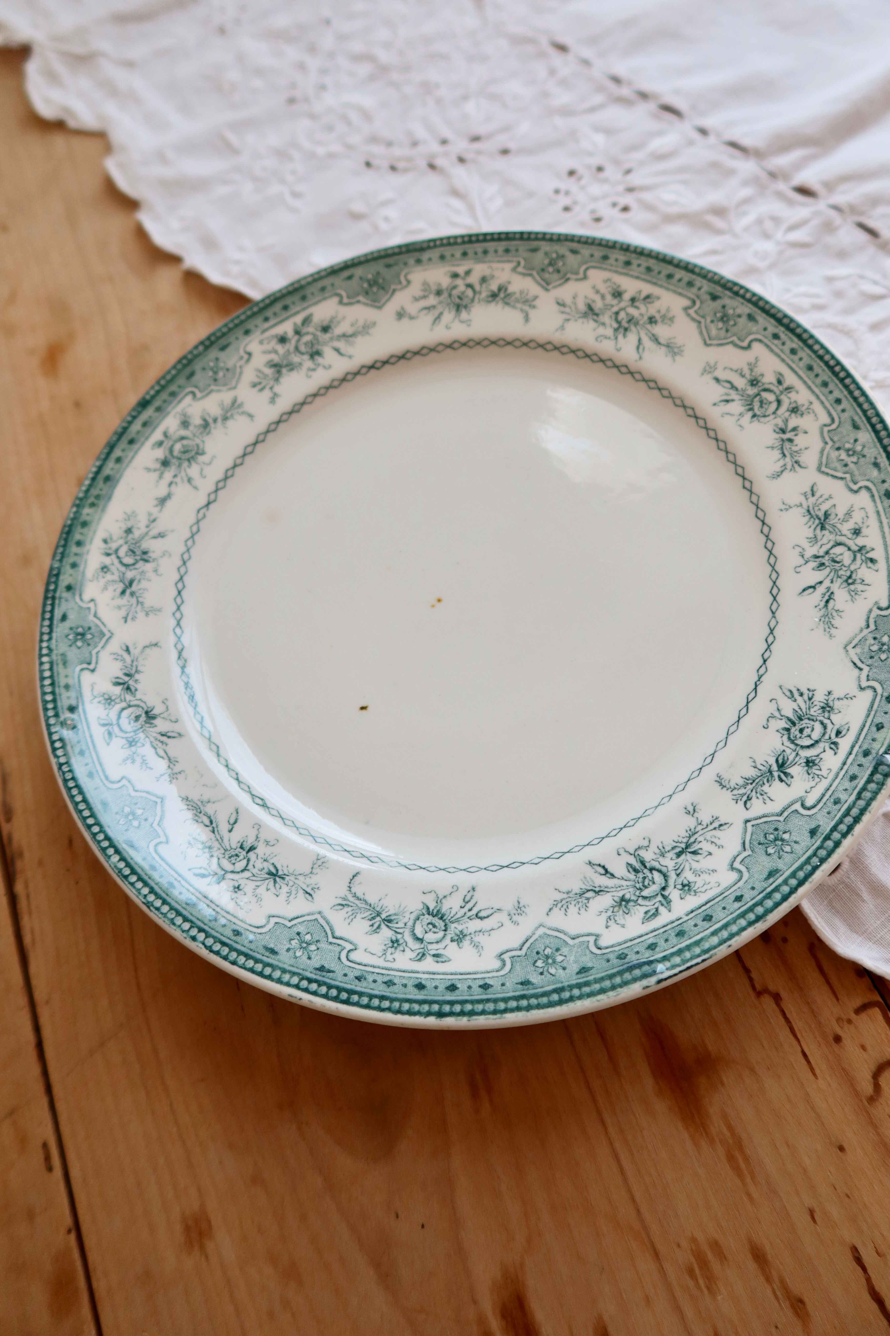 Antique flat plate, ironstone, Onnaing, Roses Mousses pattern.