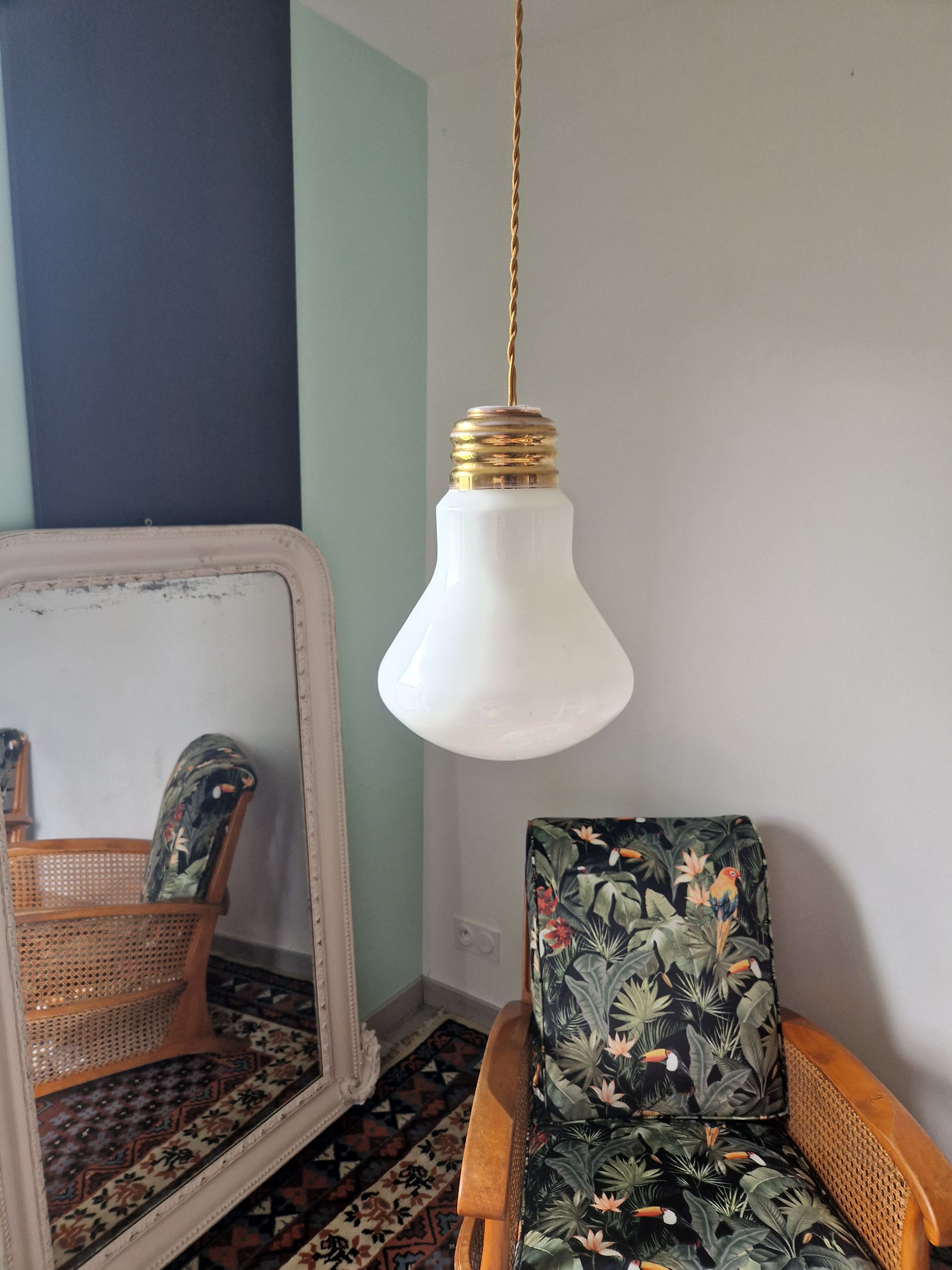 Suspension ampoule en opaline vintage
