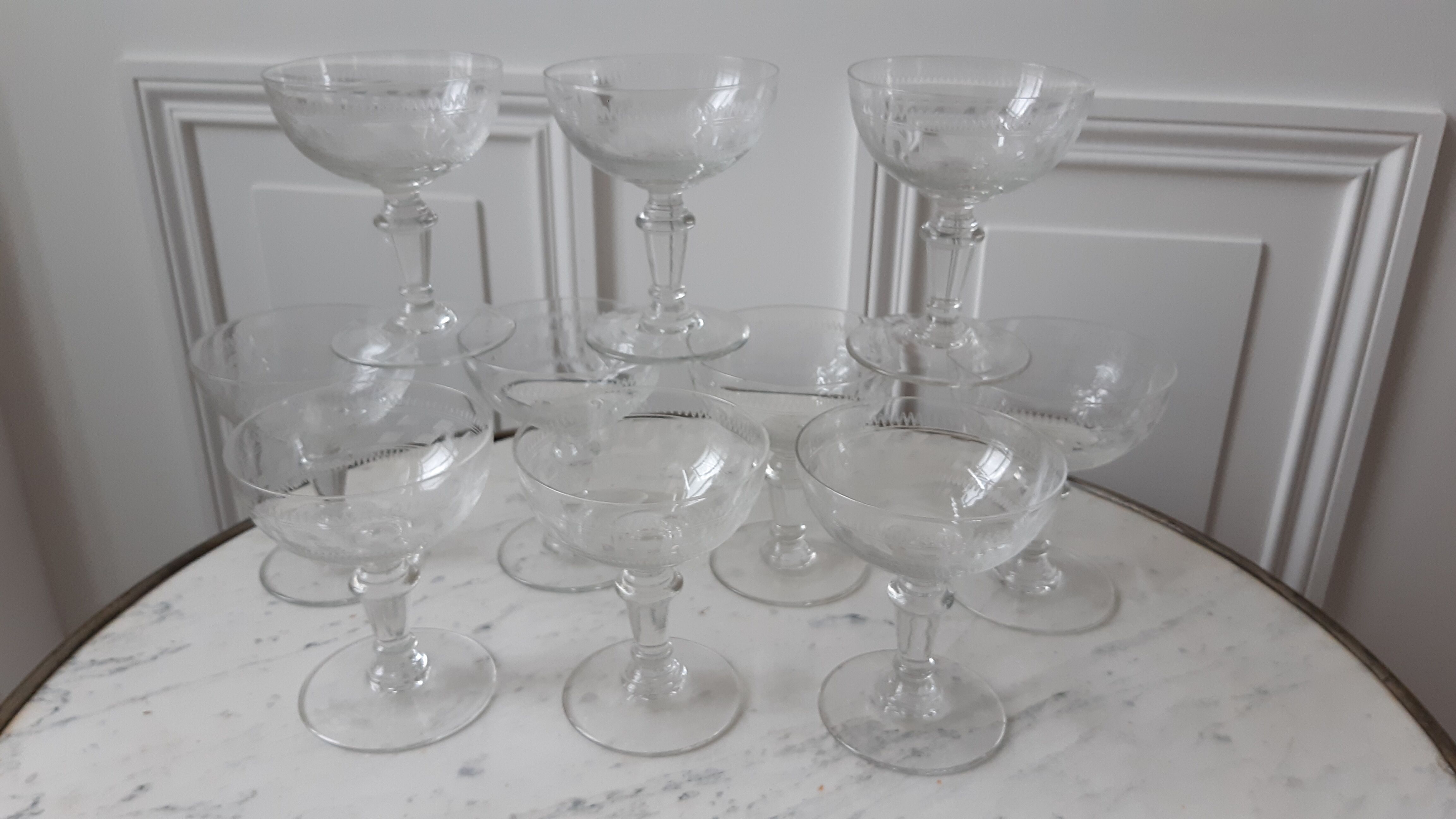 Set of 10 champagne glasses in crystal engraved late nineteenth