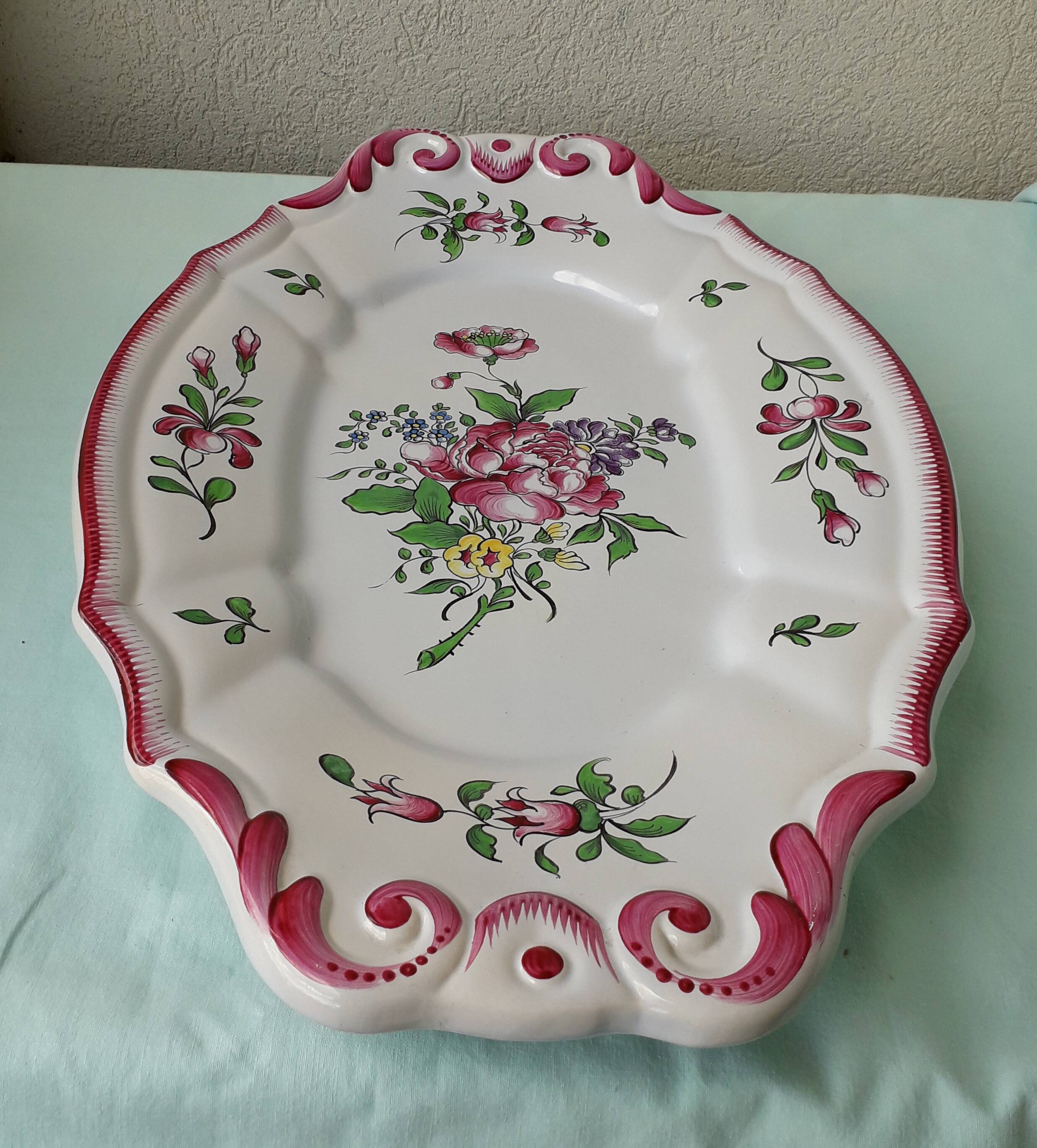 Plat ovale en faïence style Lunéville