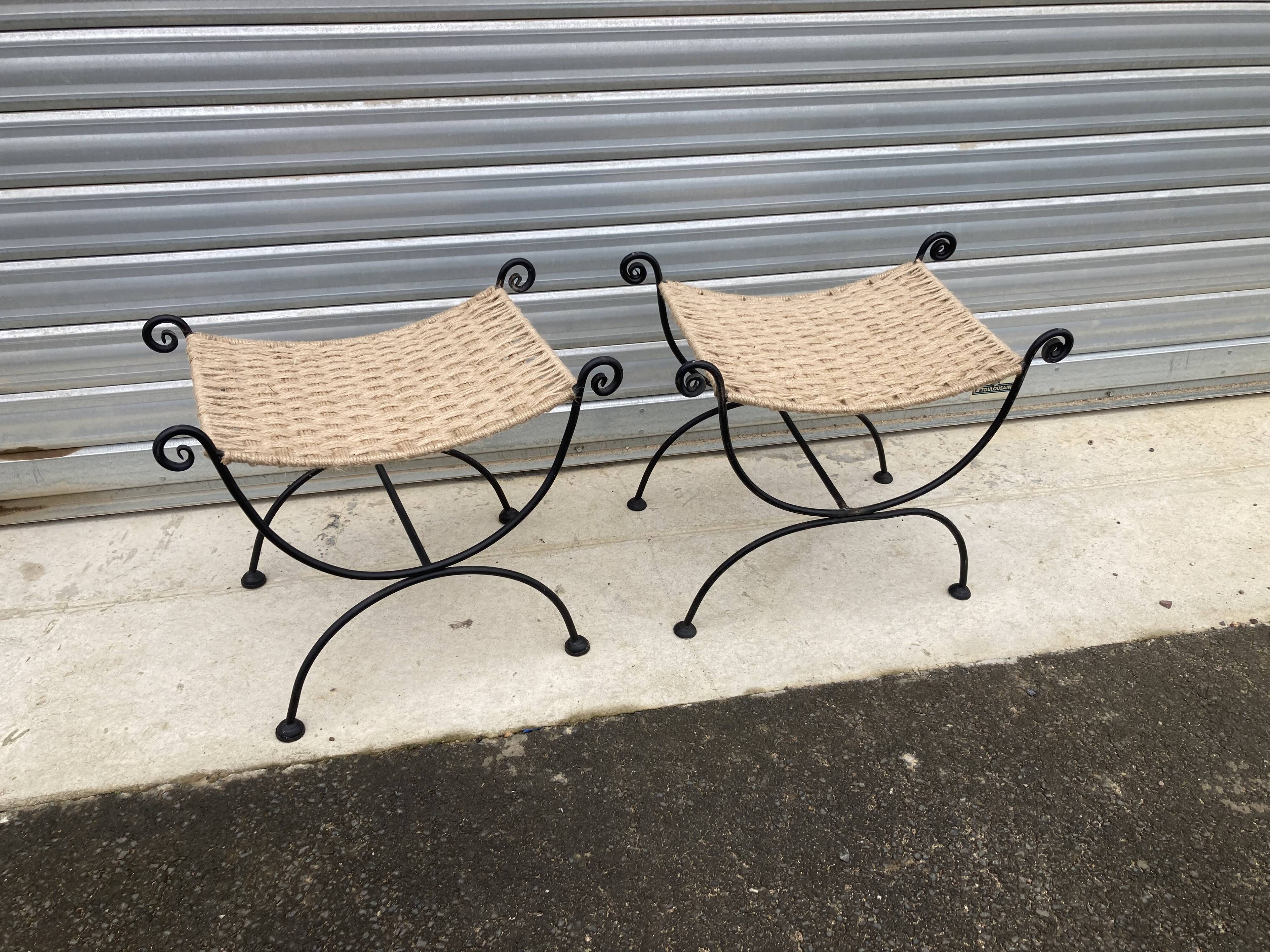 Paire de tabourets, curule  en fer forgé, tressage, chanvre