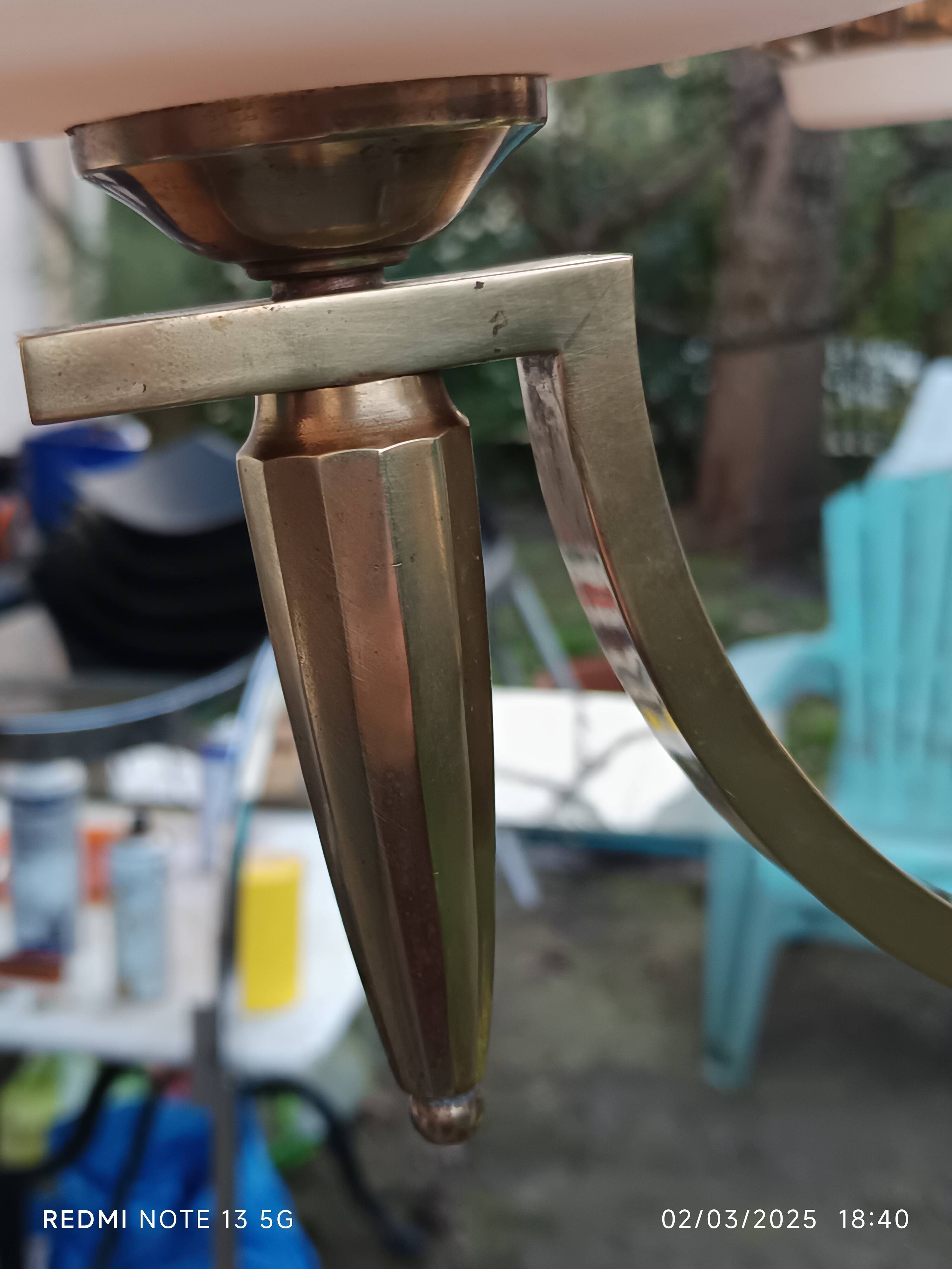 Art Deco chandelier with 4 lights in bronze and opaline.