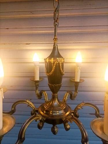 Superb 6-light chandelier in gilded bronze in Louis XVI style, in working condition.