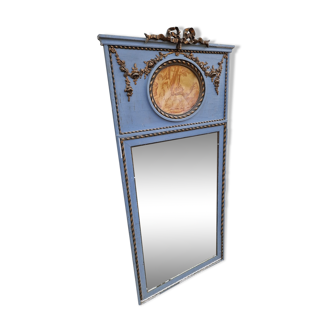Overmantel mirror in its own juice