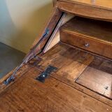 Secretary, sloped desk in walnut, 18th century ☐ 97.5 x 62 cm