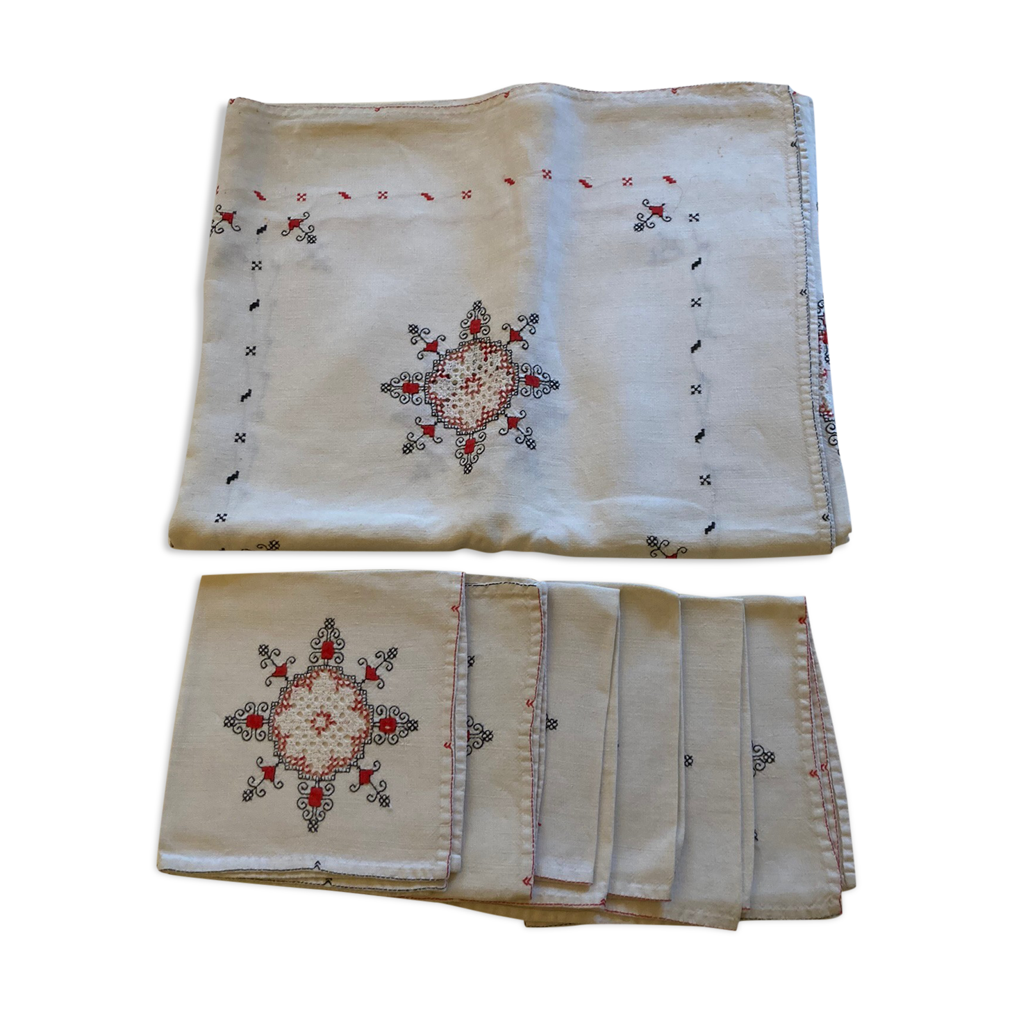 Set tablecloth and 6 matching towels, embroidered, origin Brazil