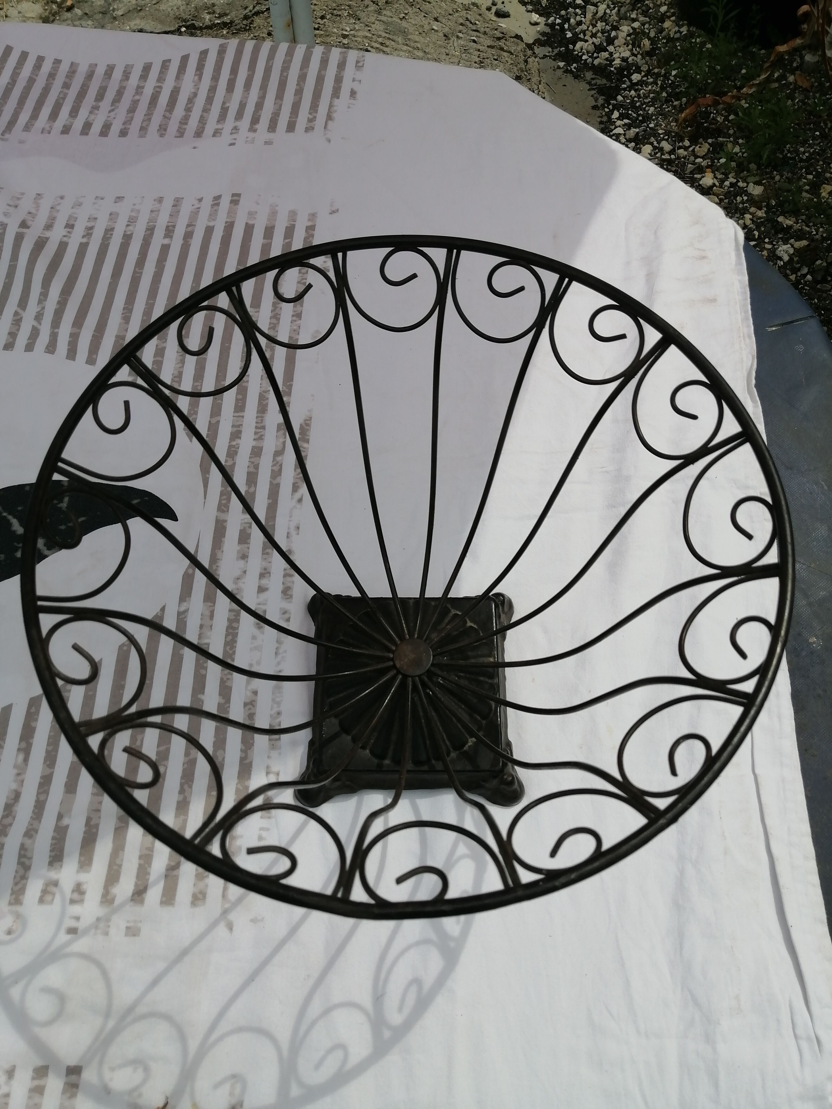 Fruit basket of iron