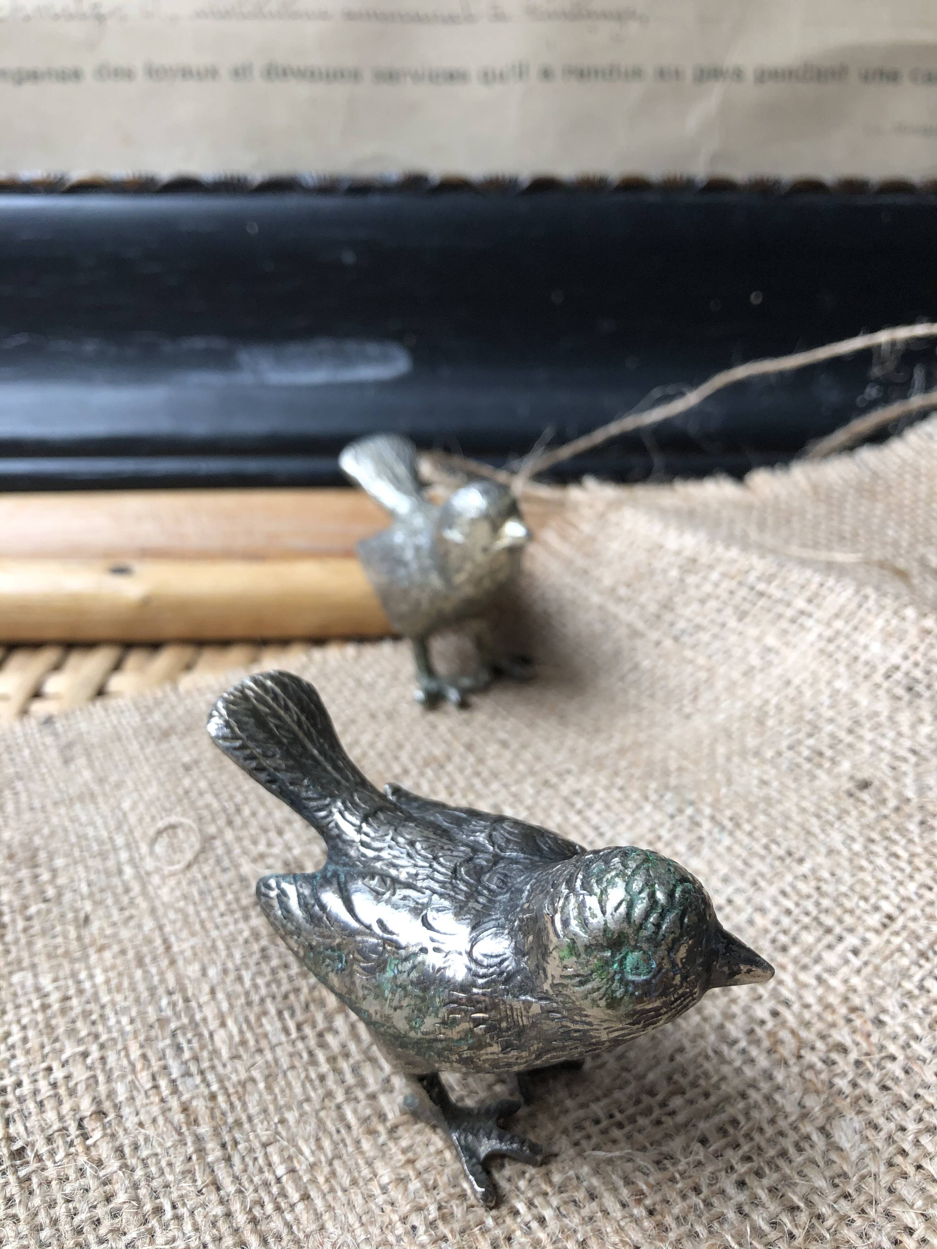 Lot of two metal birds