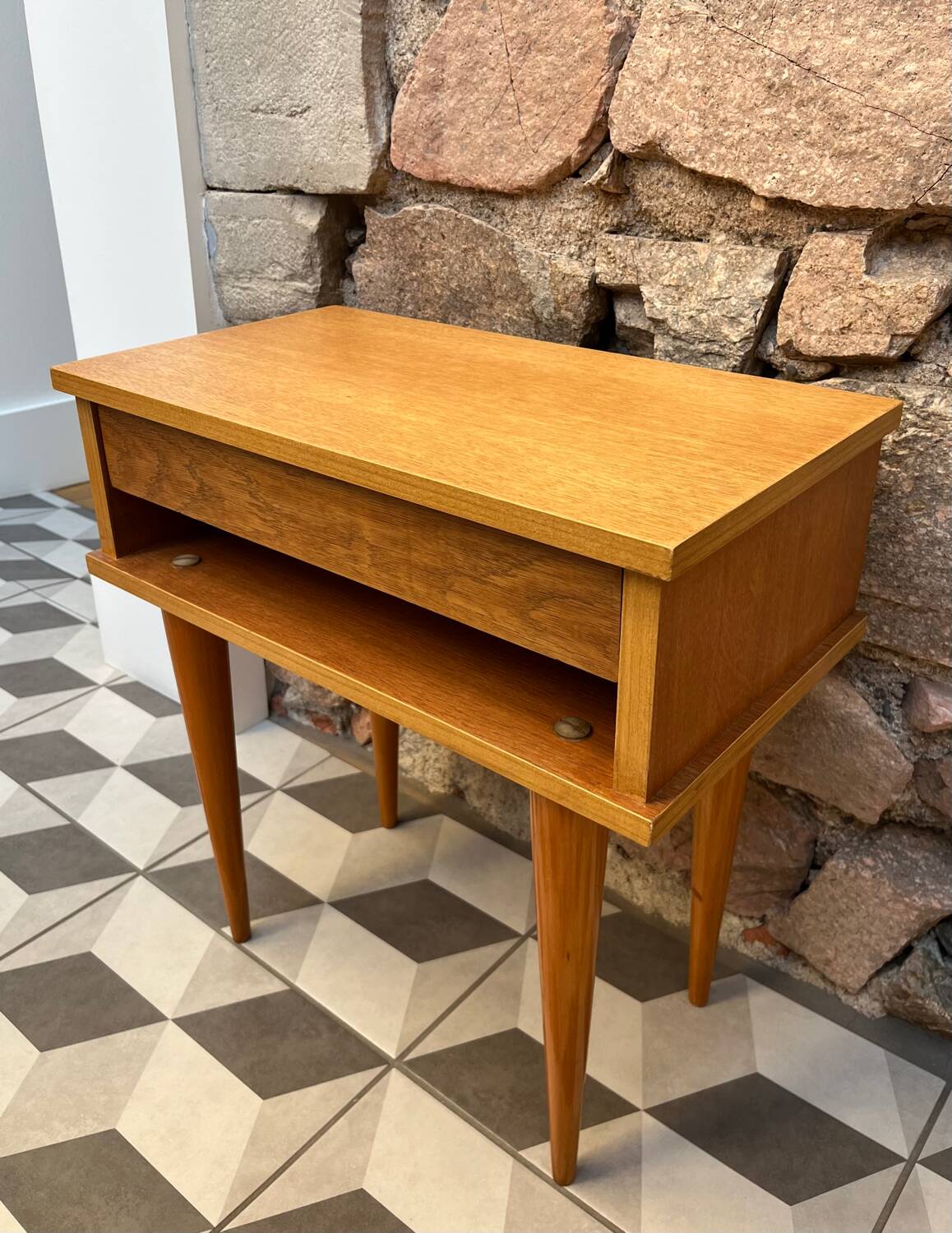 Spindle-legged bedside table from the 60s/70s.