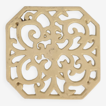 Enamelled cast iron trivet