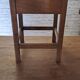 Tabouret bois marron teint 1940 avec casier meuble d'appoint décoration cuisine atelier véranda