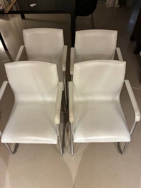 1 lot of 4 white leather office chairs