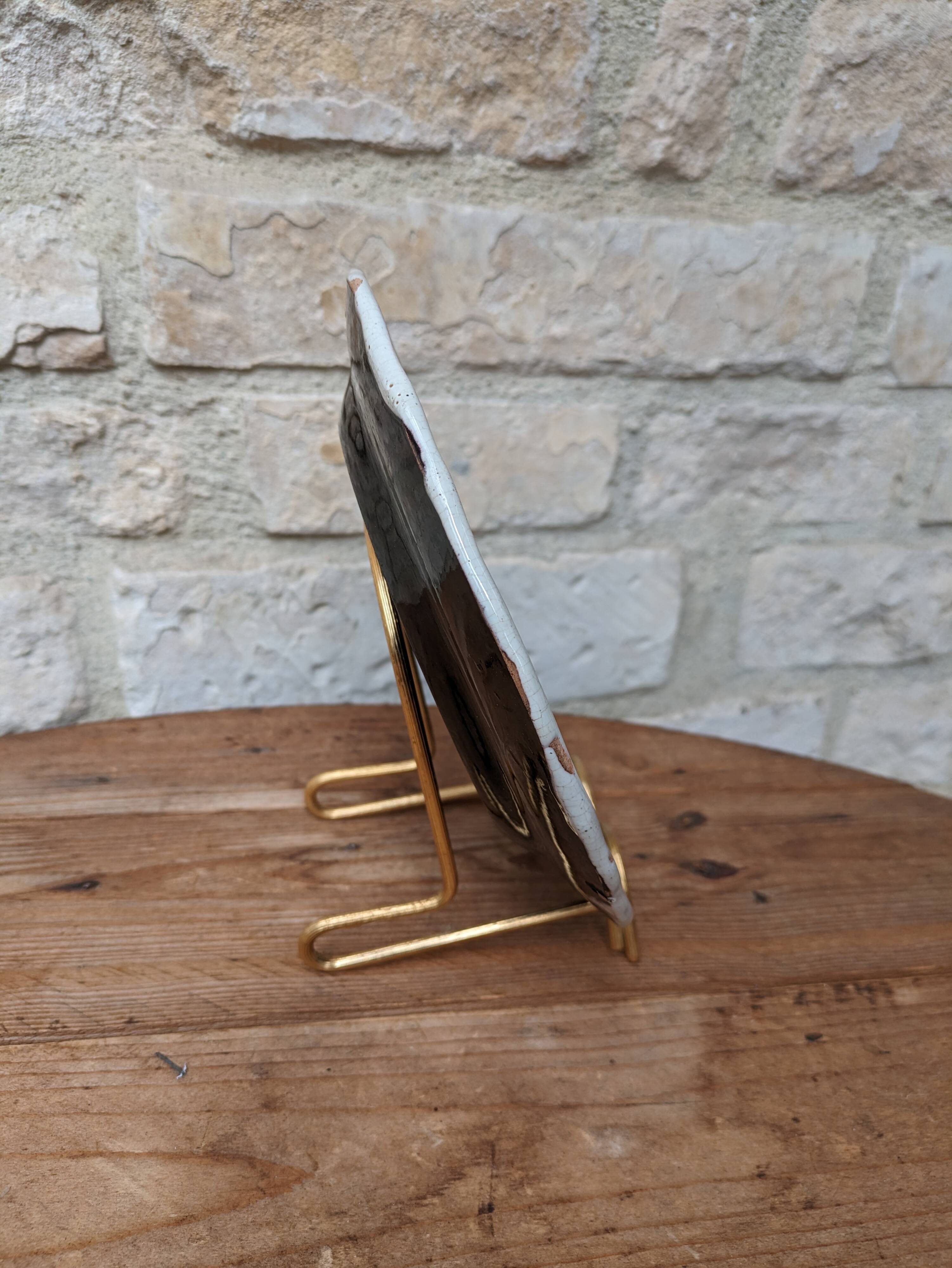 Old flower plate called black ass