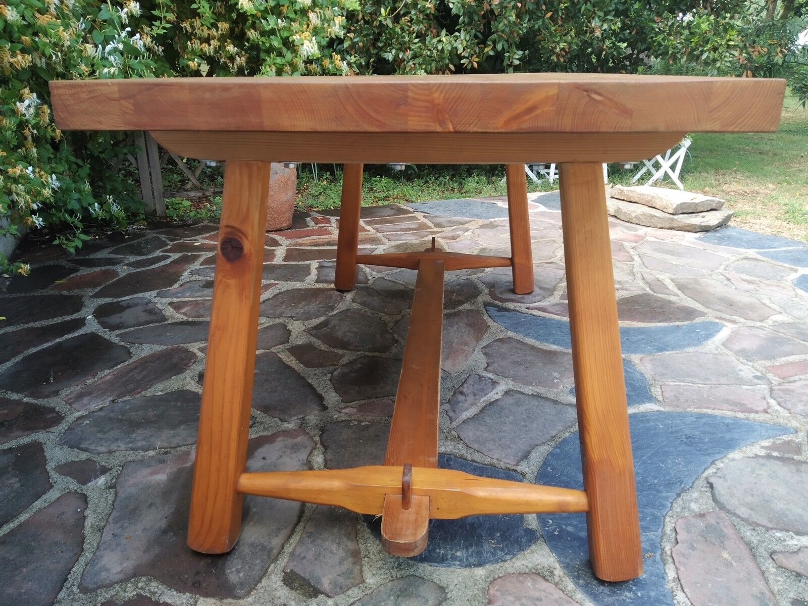 Table chalet feet compass