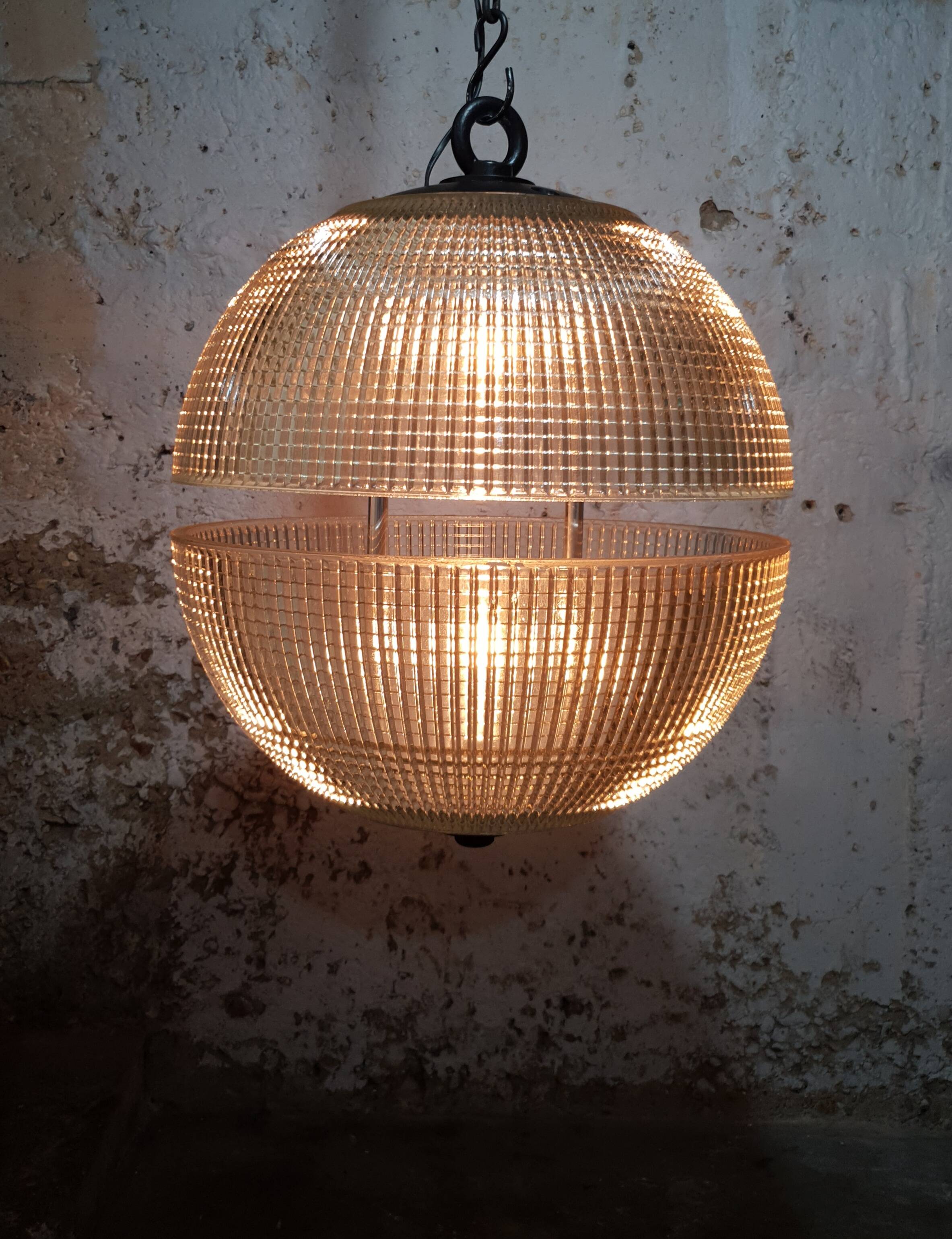 Holophane half-sphere suspension