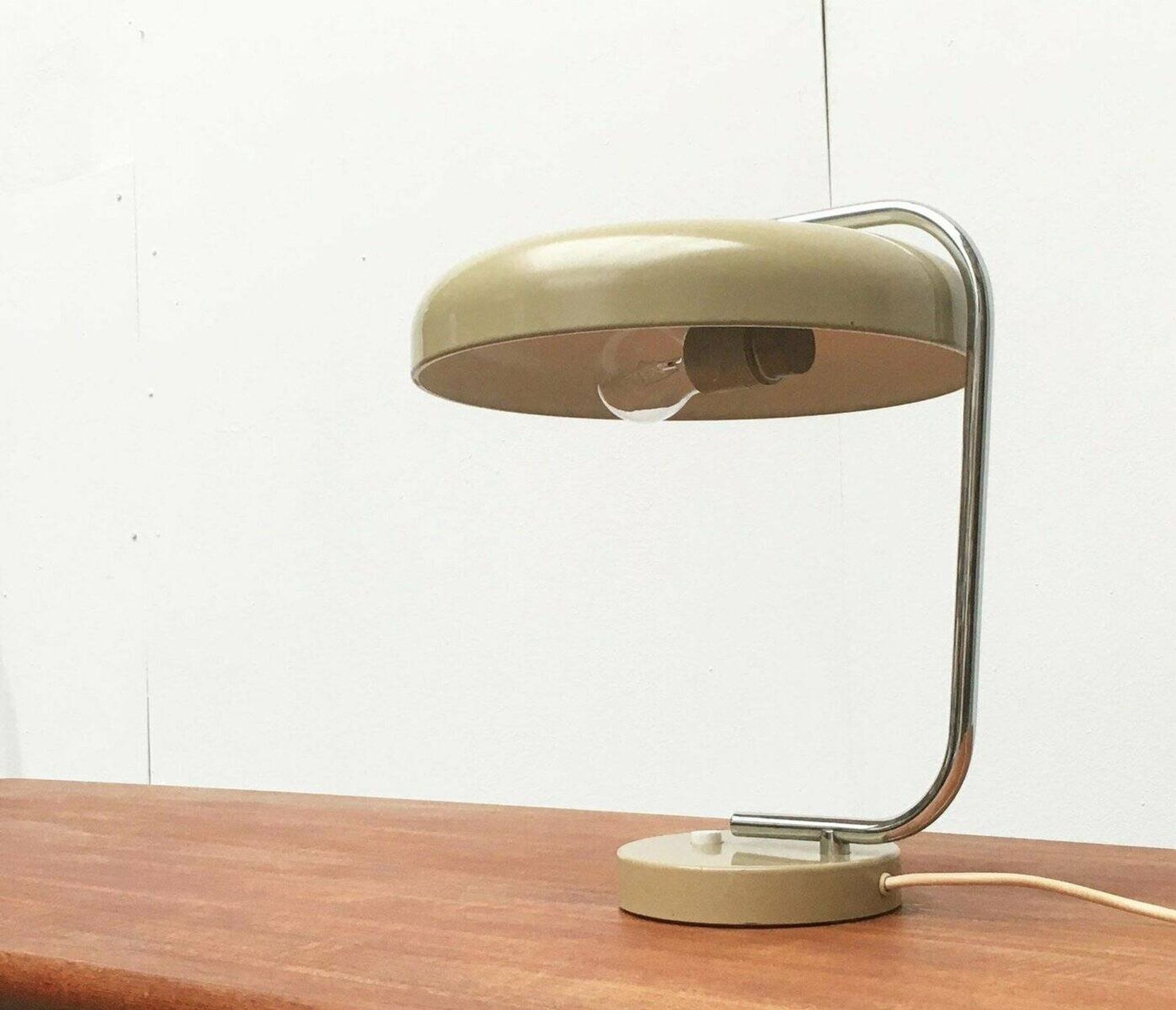 Minimalist German table lamp from the mid-century space age by Hustadt Leuchten, 1960s.