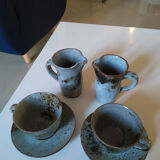 Set in stoneware 70s, 2 cups and 2 pitchers