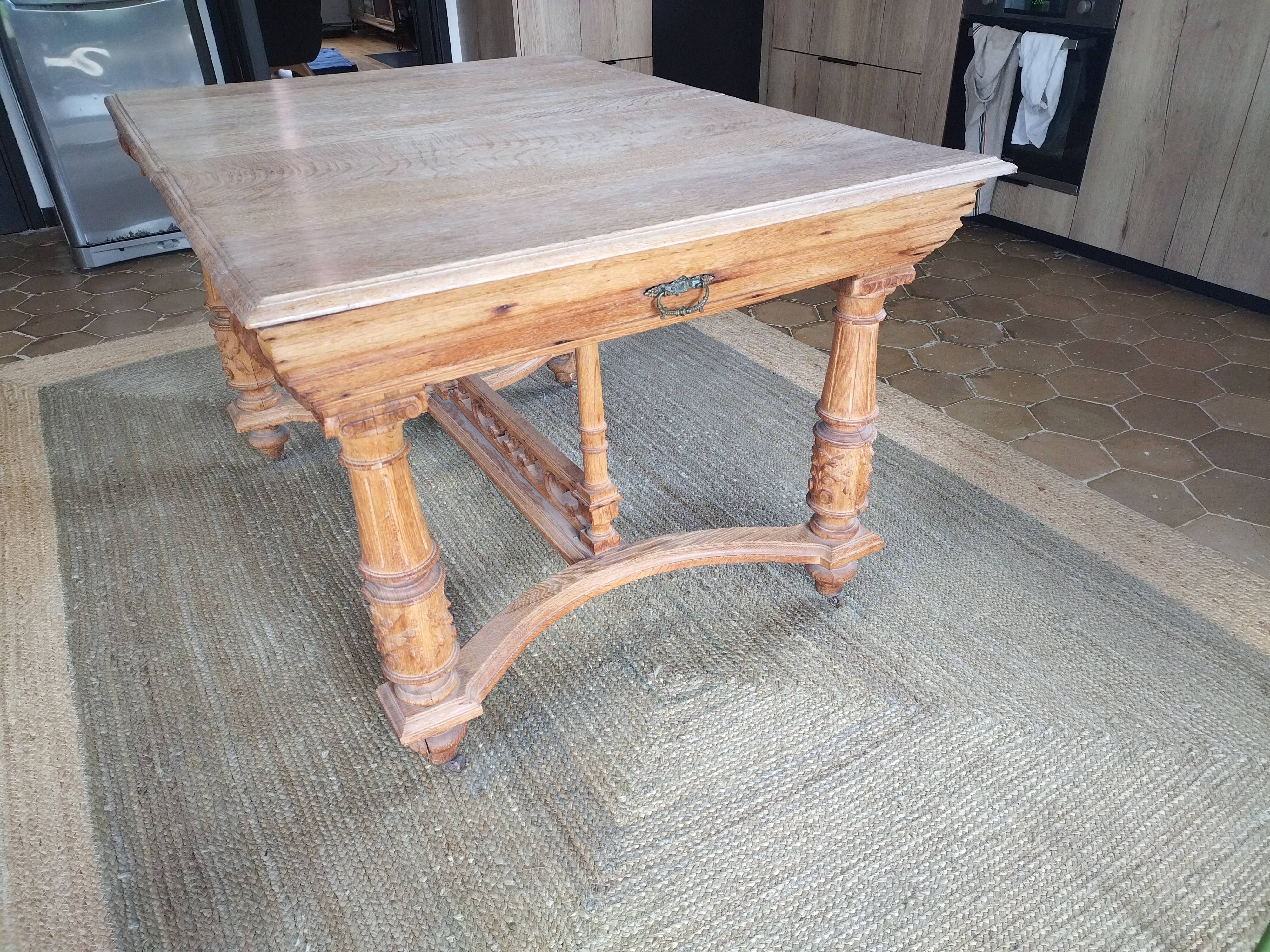 Extendable oak table antique