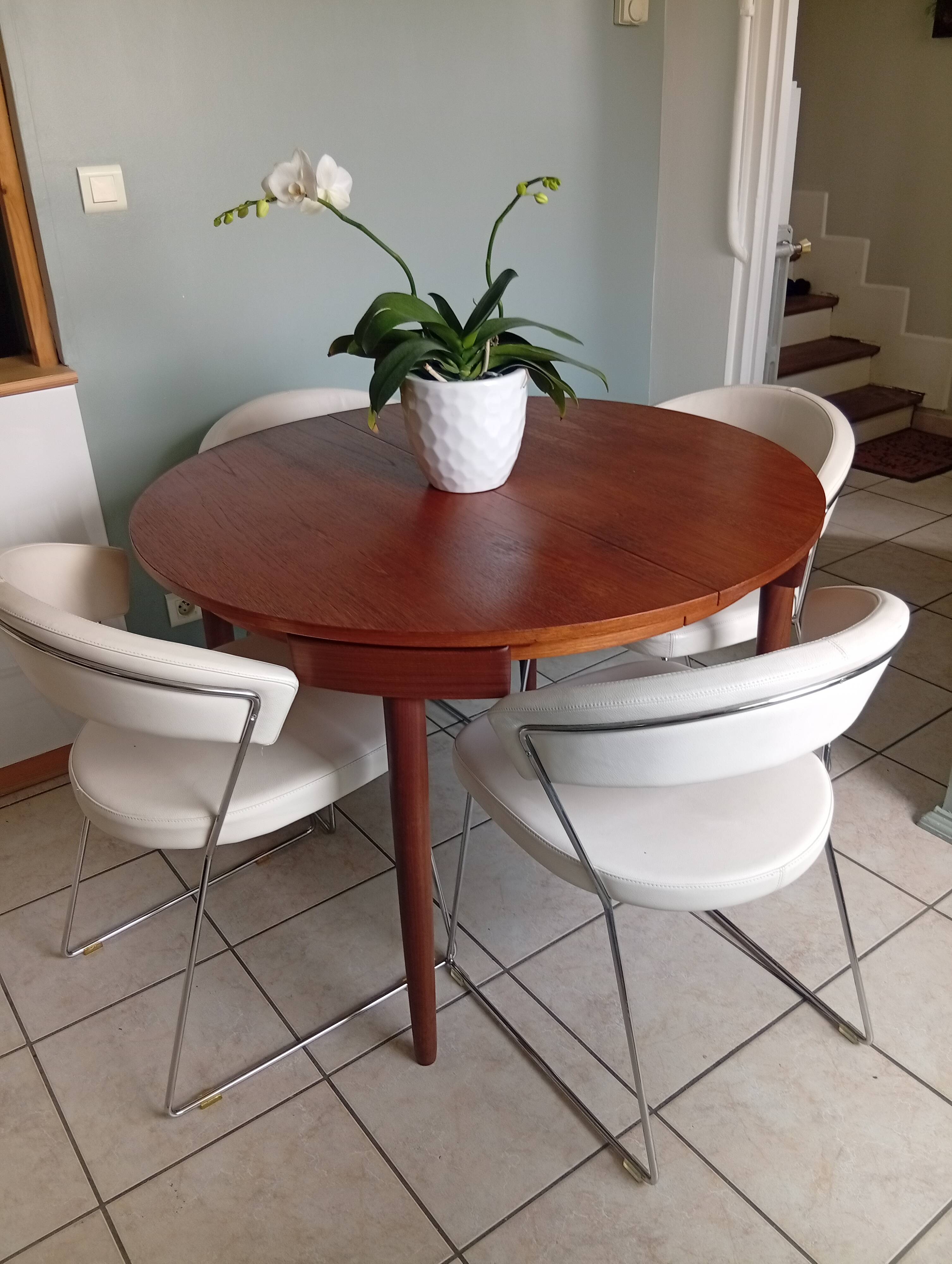 Danish table Frem Røjle Hans Olsen extendable round Scandinavian