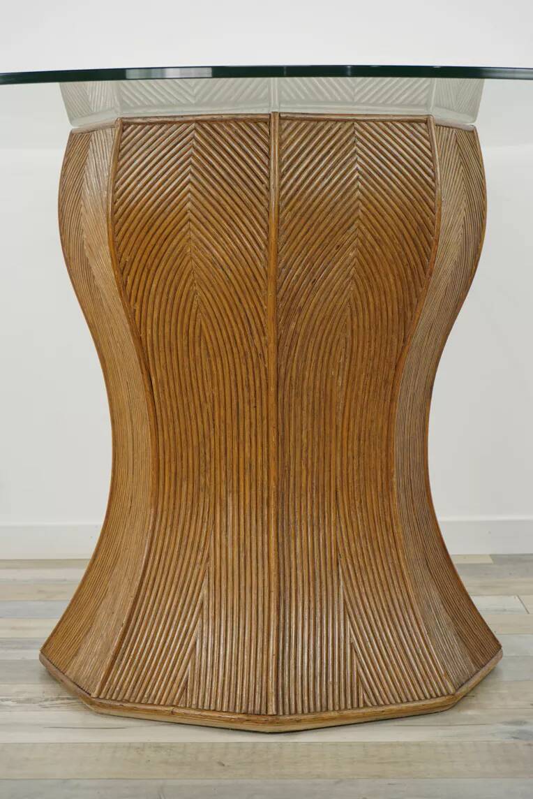 Round table from the 60s - 70s in rattan and glass
