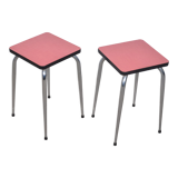 Tabourets en formica rouges