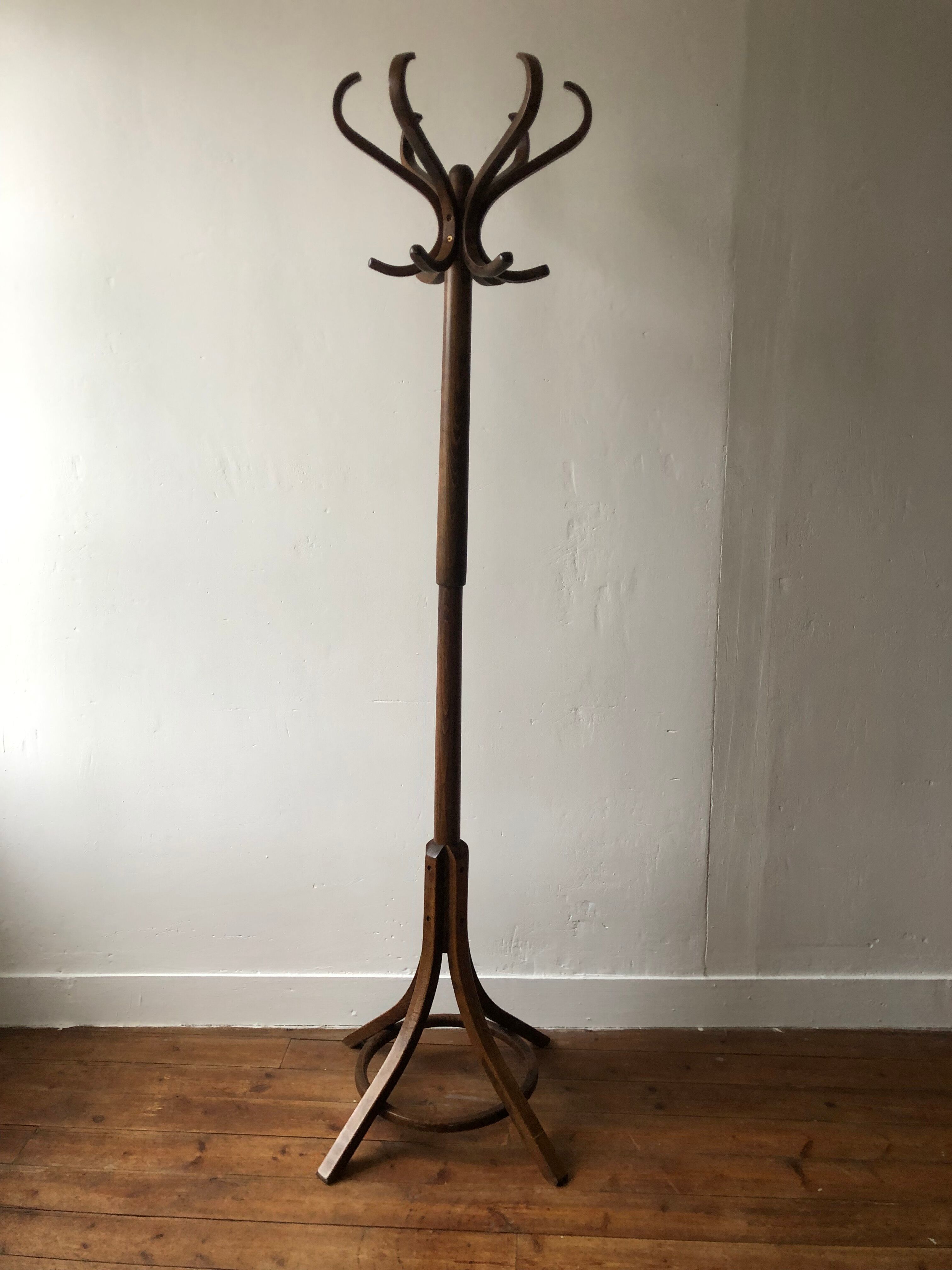 Baumann parrot coat rack