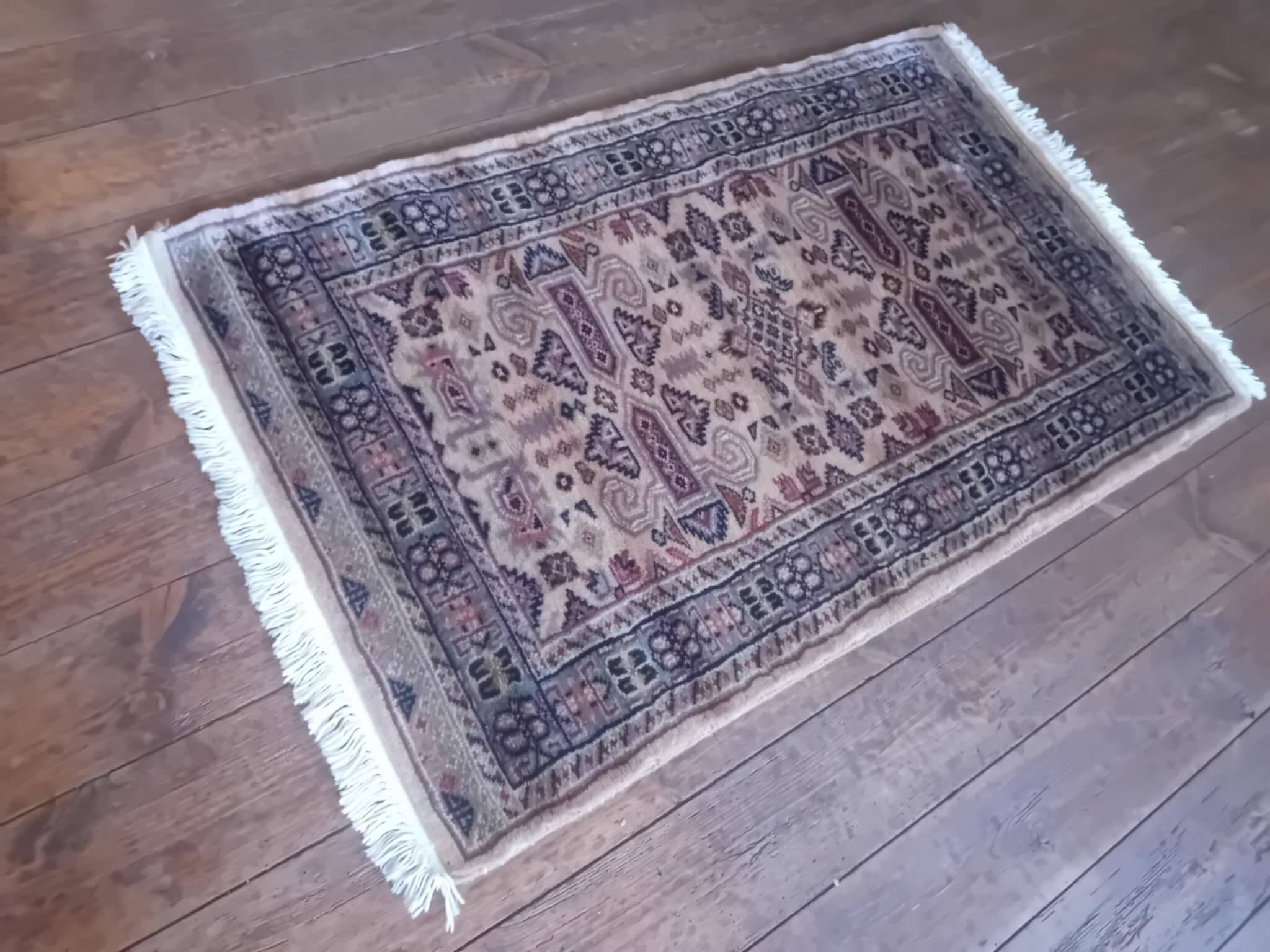 Handmade Pakistani rug 102x62cm
