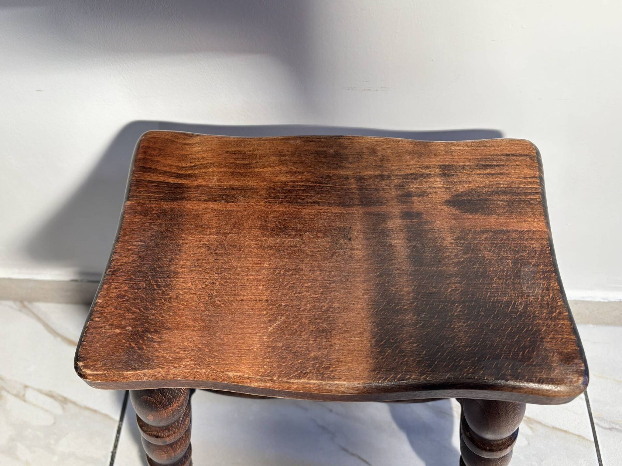 Vintage low stool in solid wood with turned legs – 1950