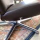 Fauteuil pivotant en cuir chocolat