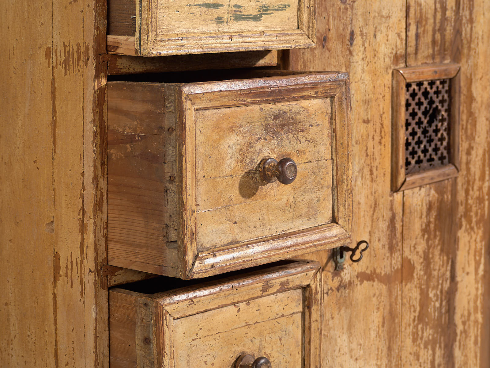 Antique kitchen cupboard (c.1920)