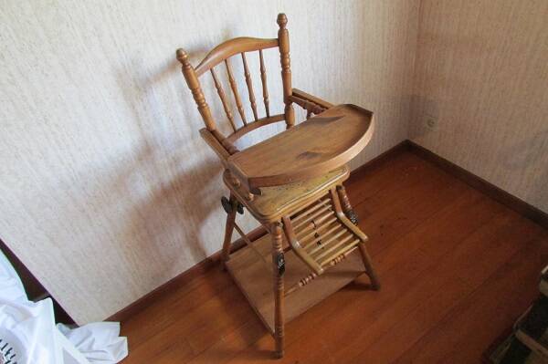 Chaise haute d'enfant , en bois , début 20ème