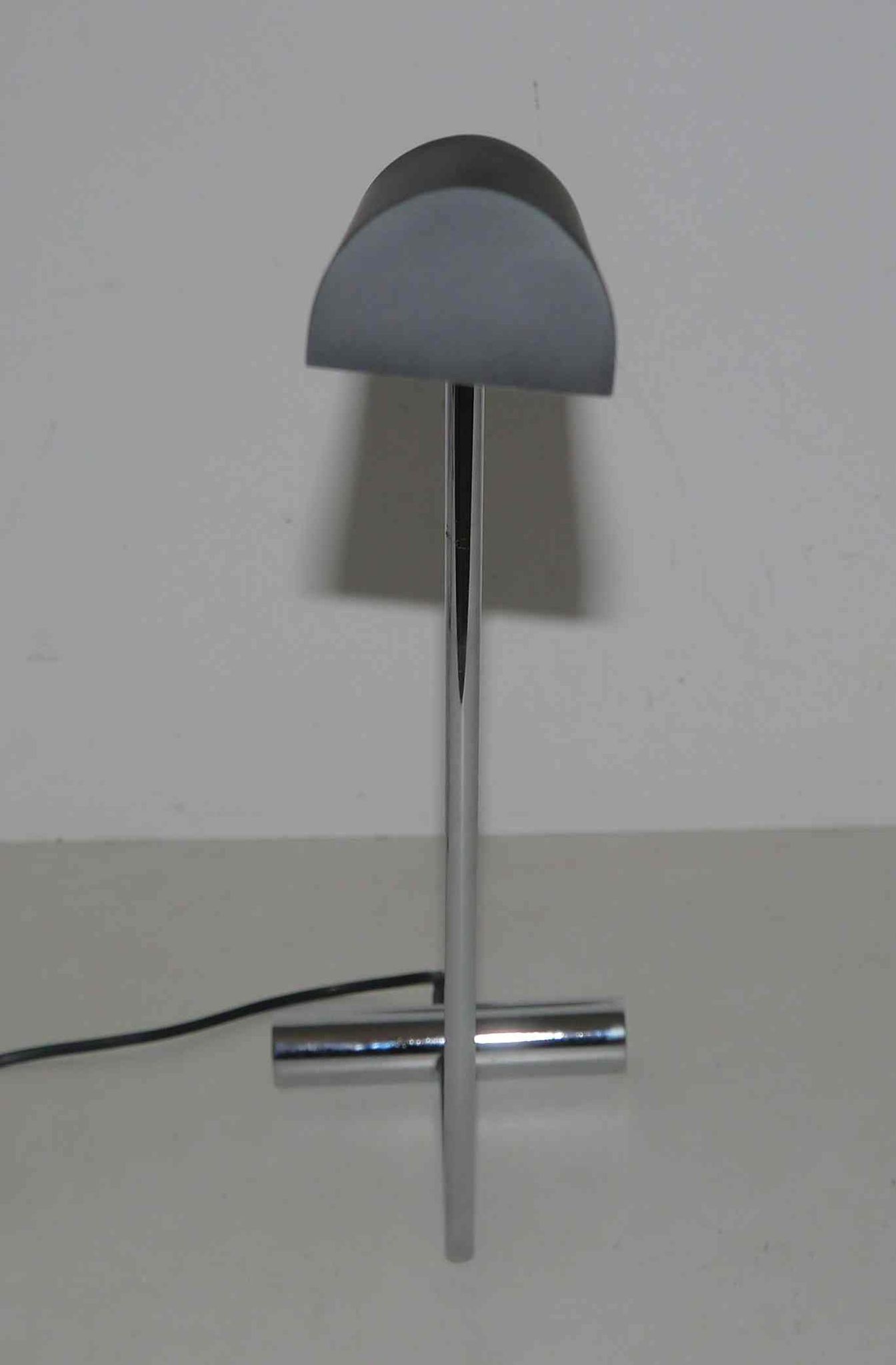 Lampe design italien années 80's chrome et acier