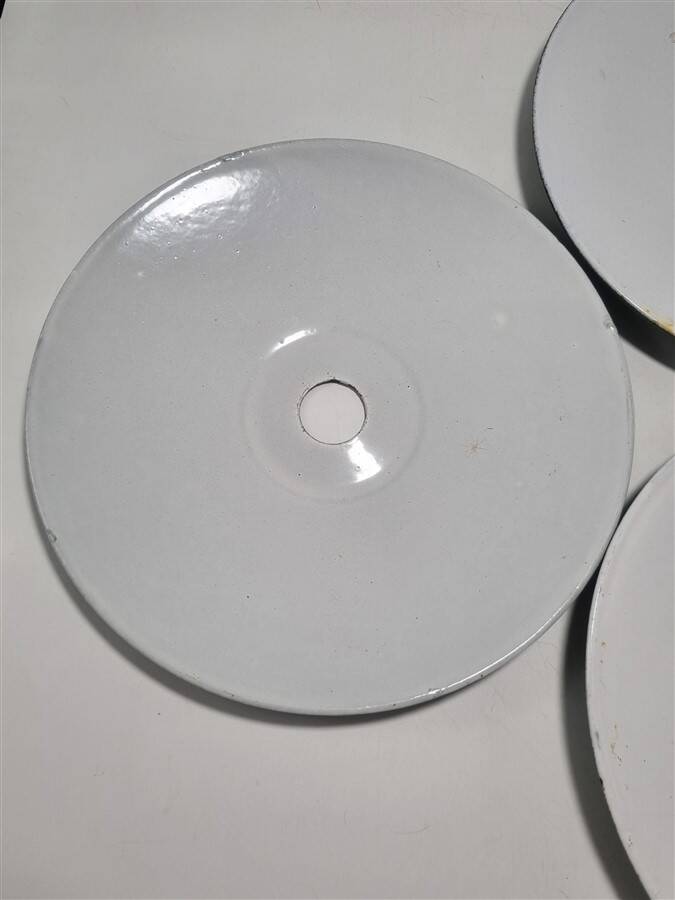 Suspensions in green enamelled sheet metal