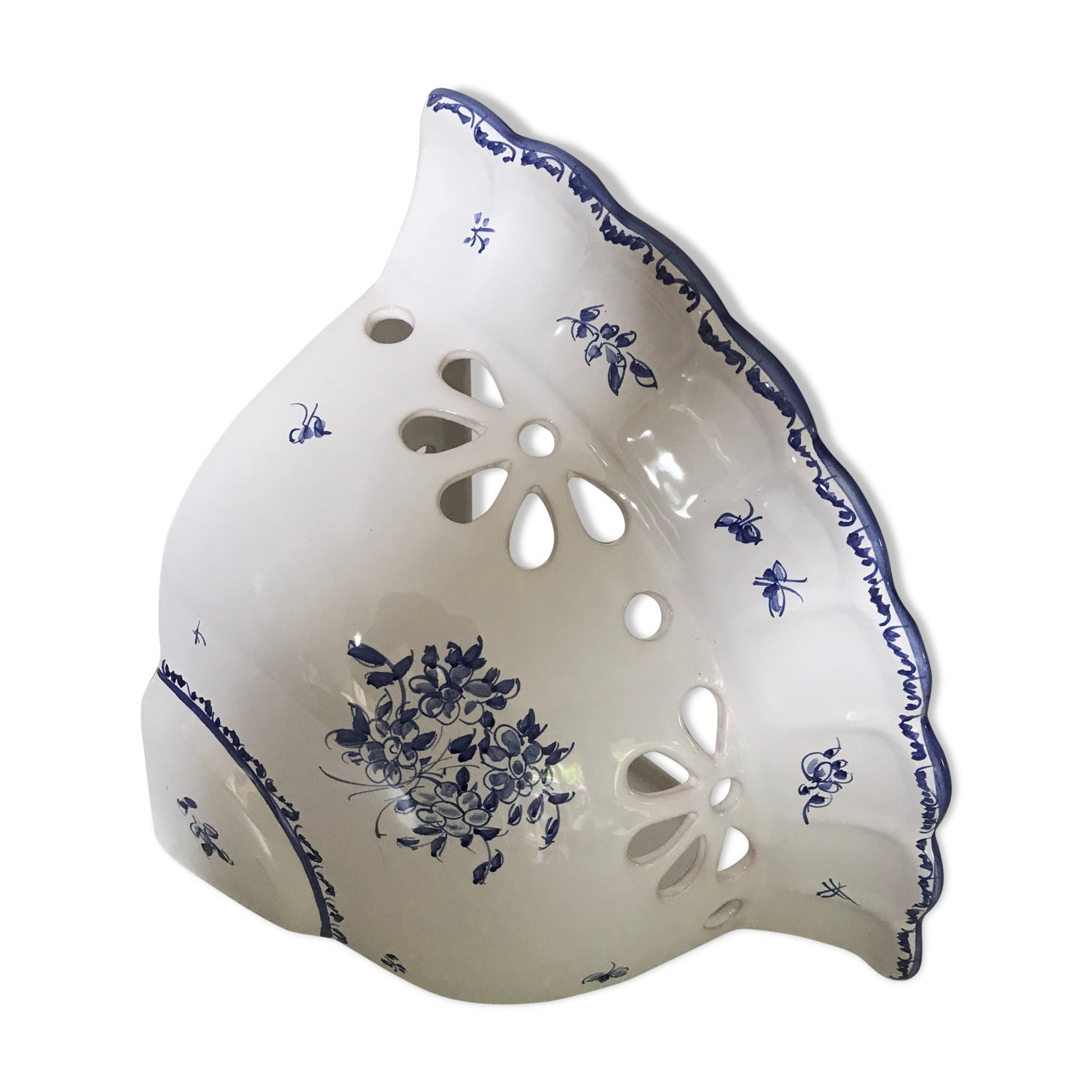 Moustiers ceramic angle sconce