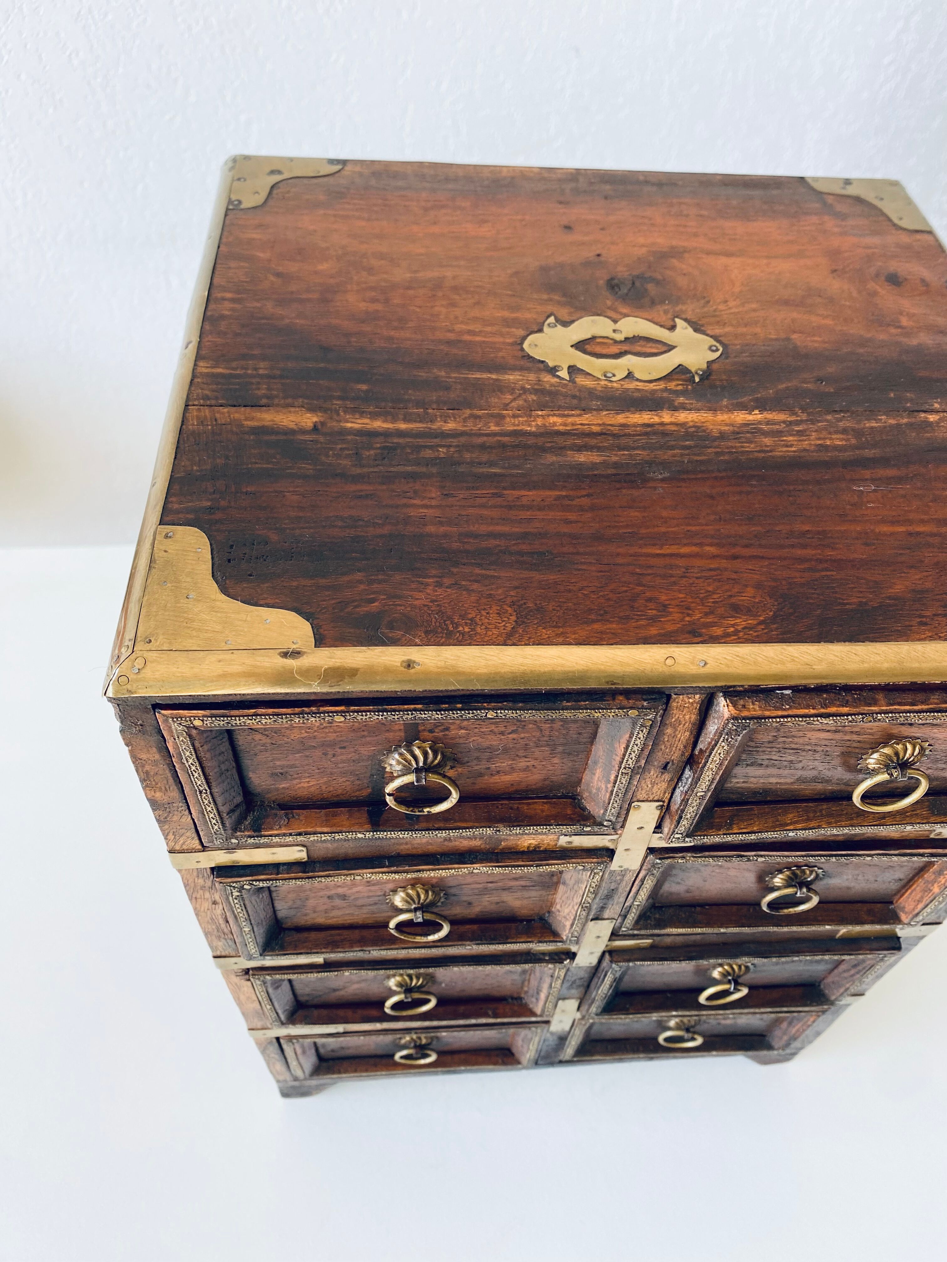 Cabinet with drawers