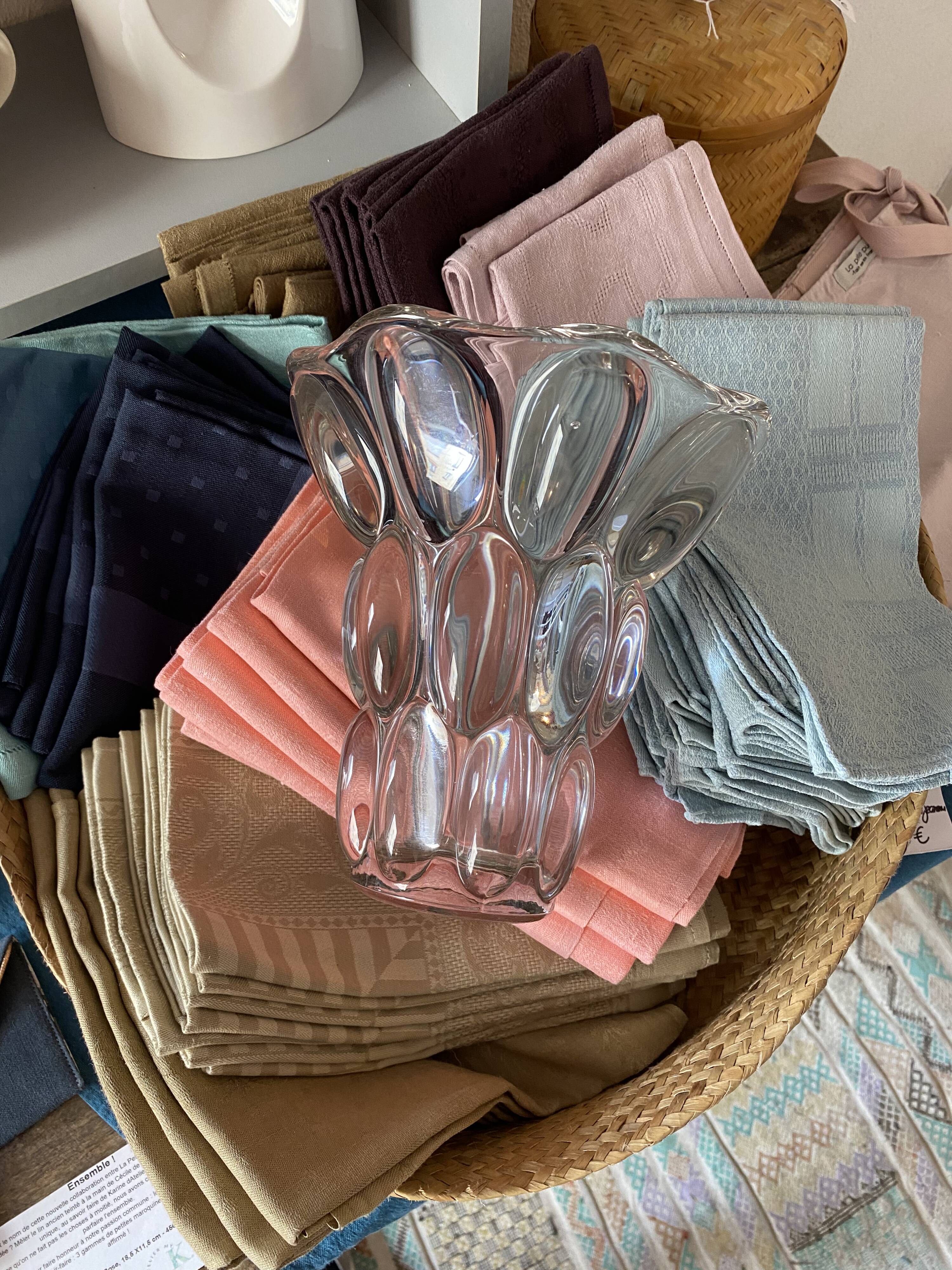 Vase drops magnifying glasses 50s
