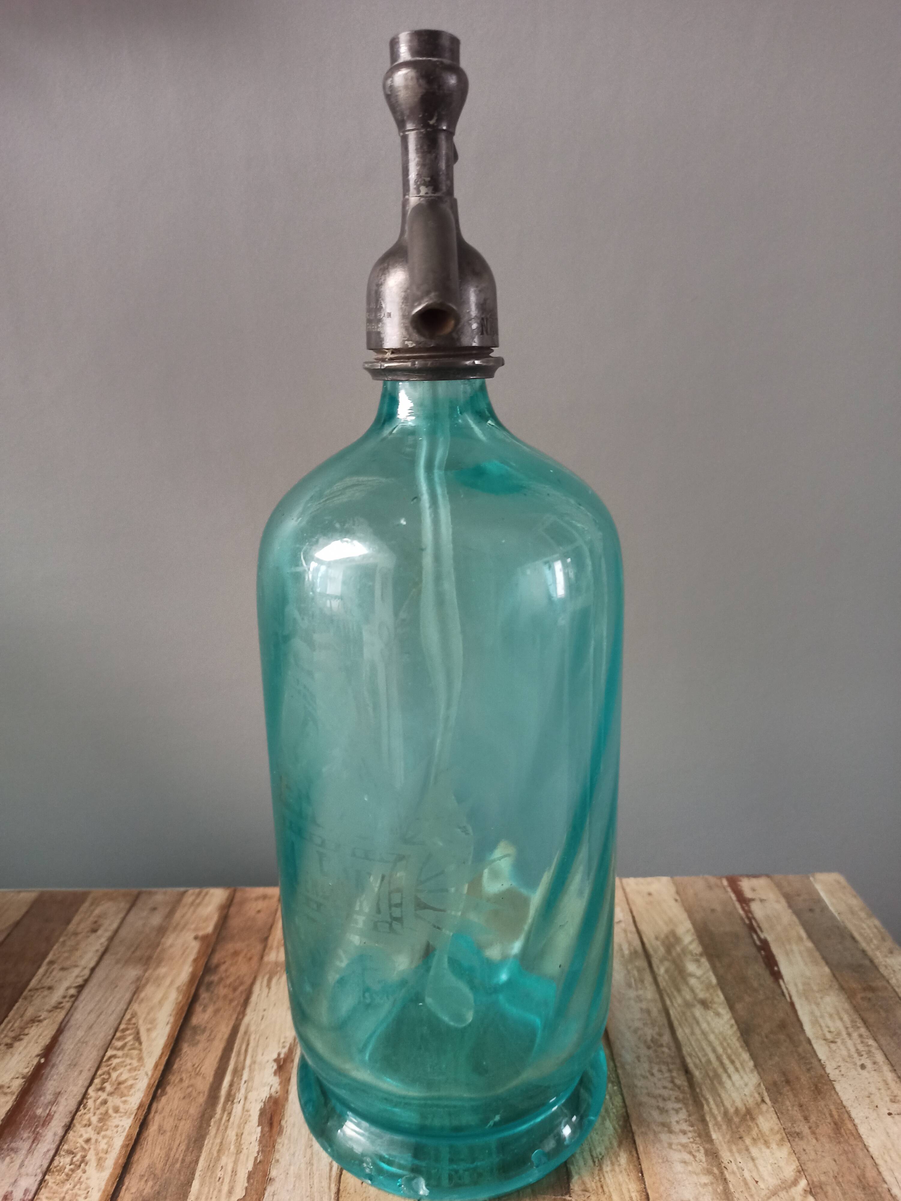 Seltzer water siphon