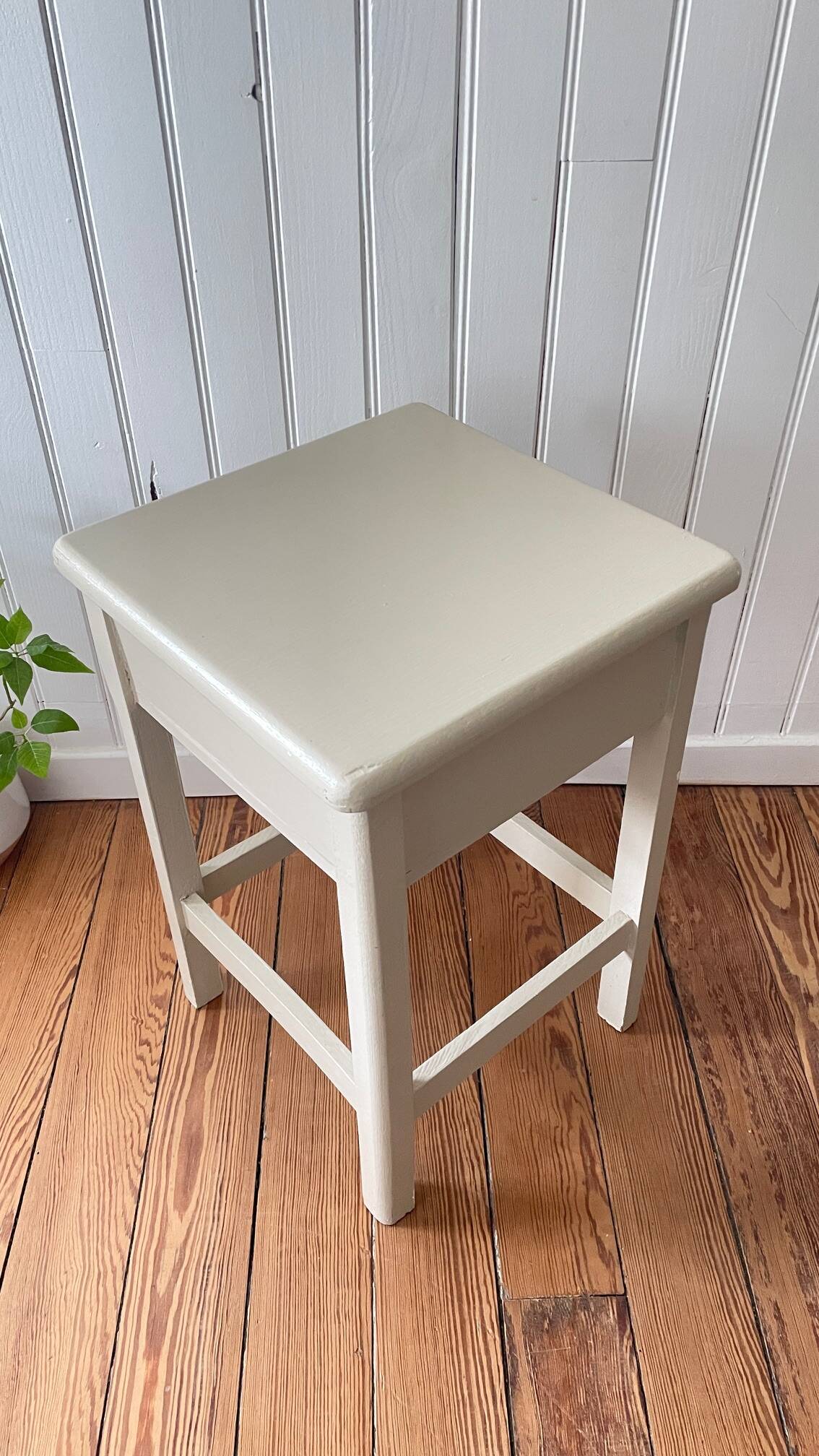 VINTAGE Beige Stool Chest