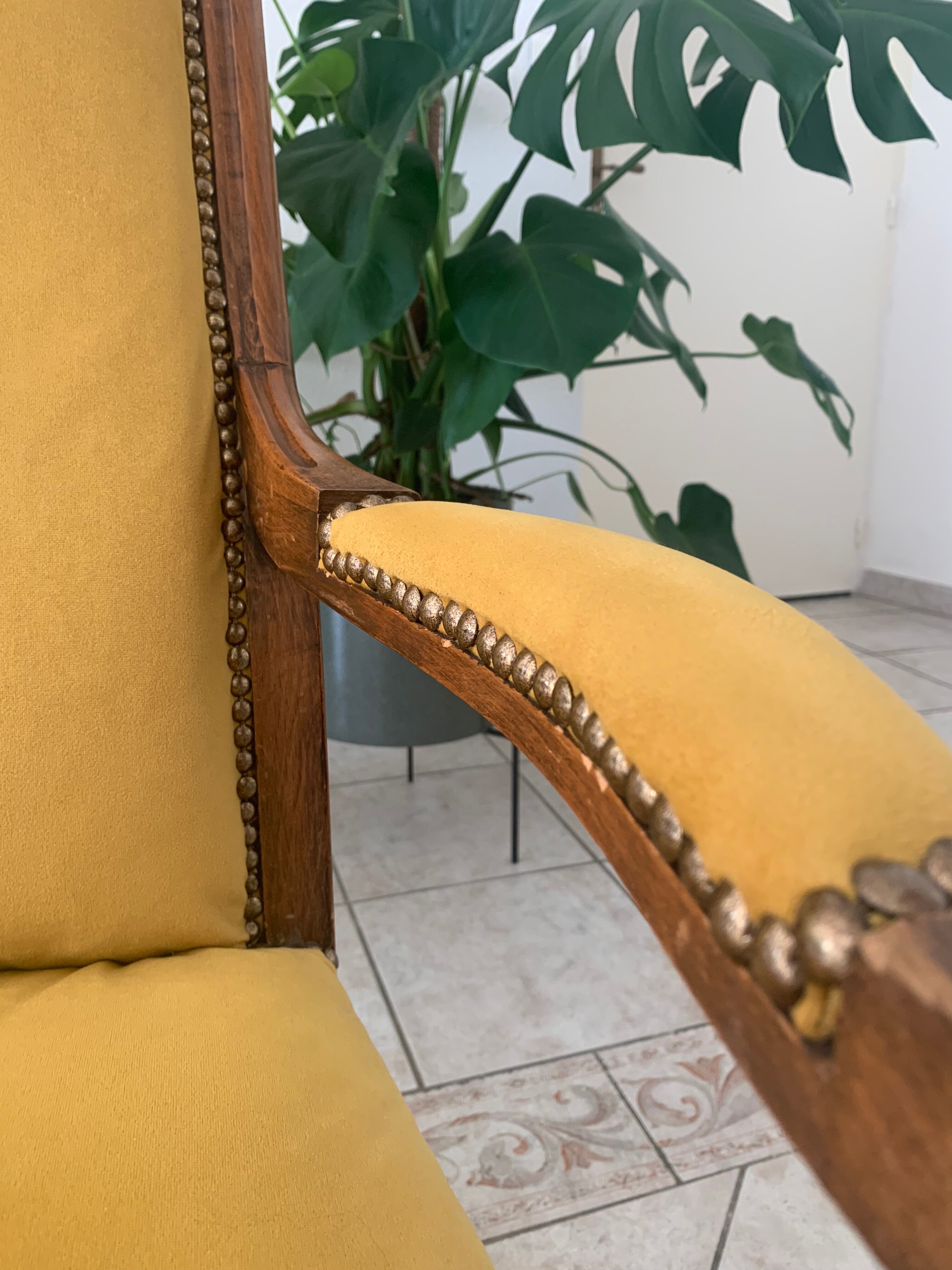 Fauteuil Voltaire style Louis Philippe restauré Jaune Moutarde