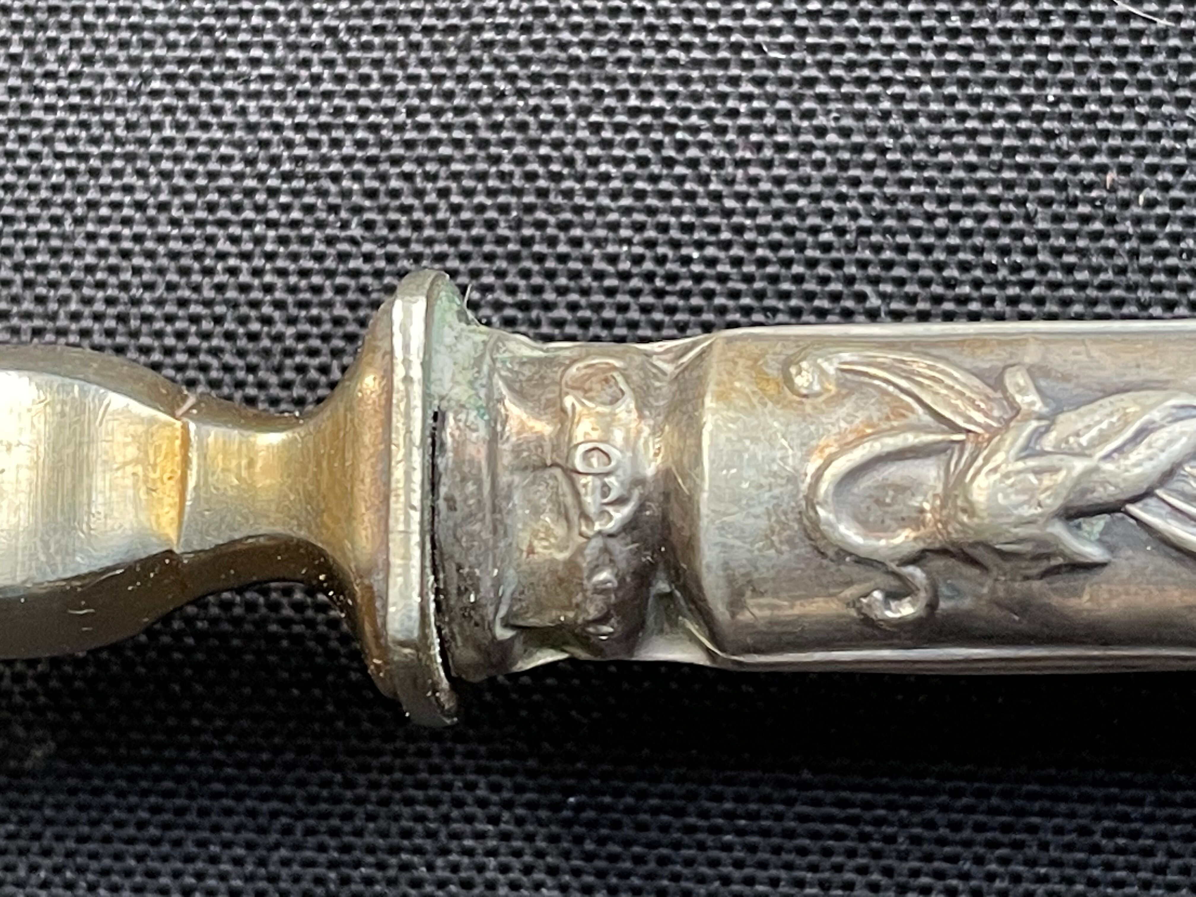 Covered strawberry service box