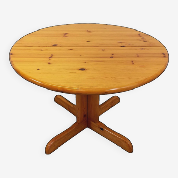Vintage round pine table from the 60s and 70s with extensions