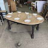 Oval table with integrated extension