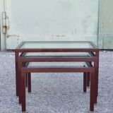 Tables gigognes en métal laqué bordeaux et laiton, France 1950s