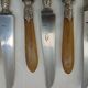10 couteaux anciens en corne et acier