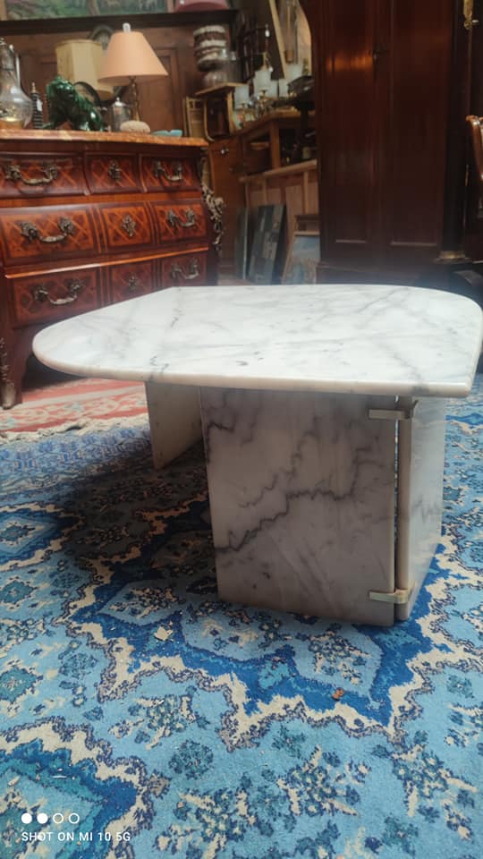 Coffee table in white Carrara marble with grey veins in the shape of an eye, circa 1970