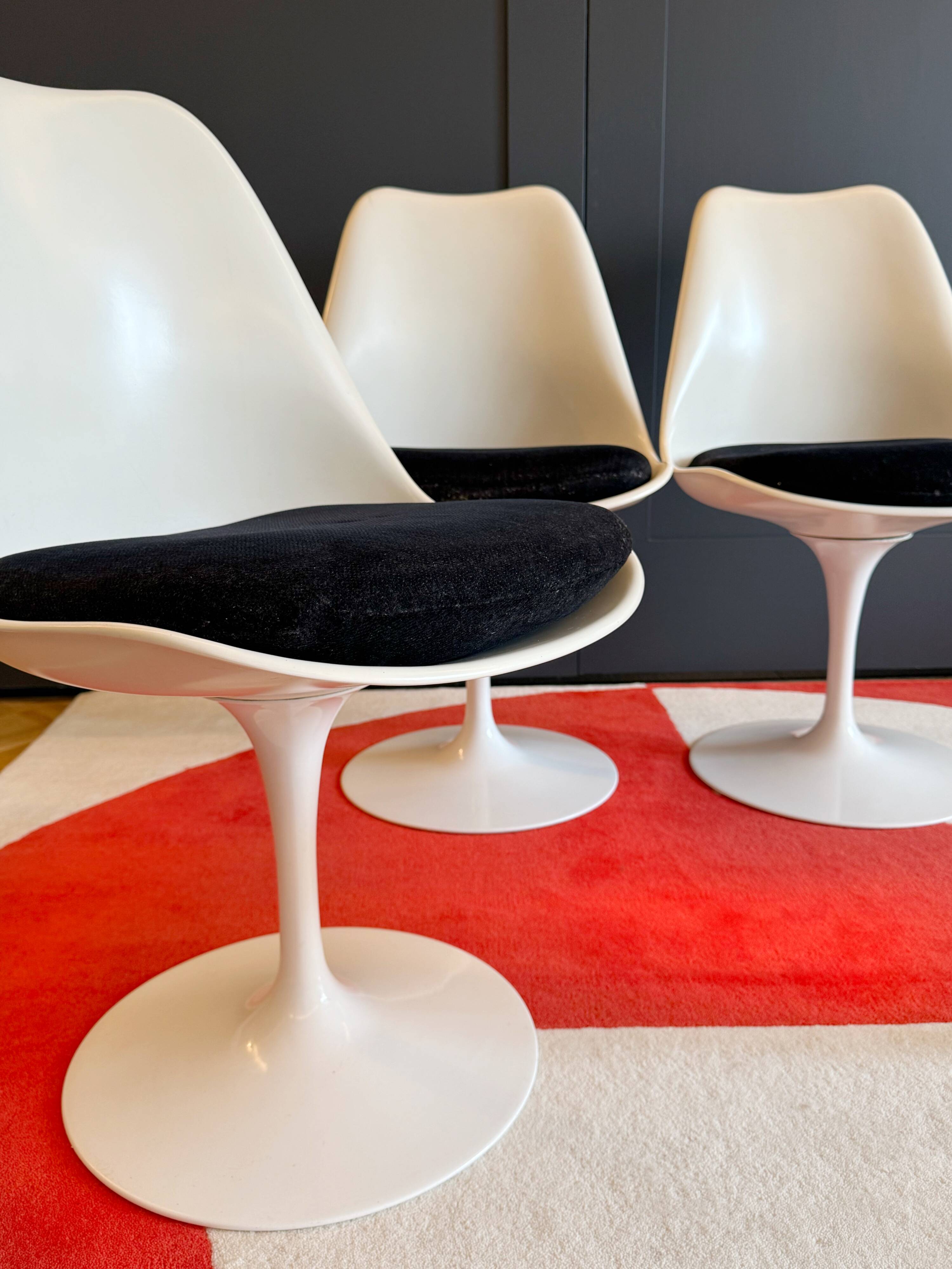 Series of 4 Tulip chairs by Eero Saarinen.  Knoll International