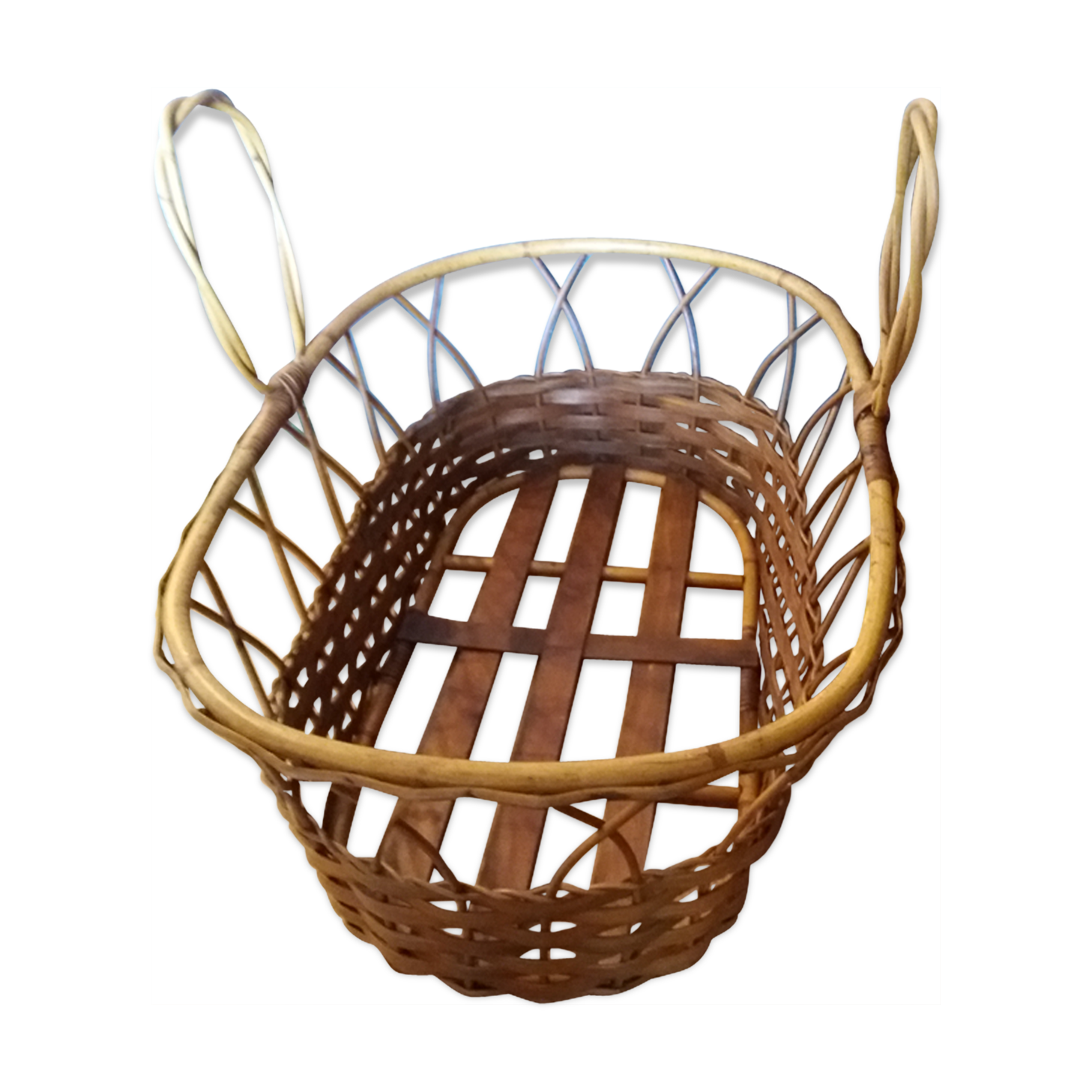Retro wicker bassinet