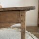Table basse de ferme ancienne en bois brut