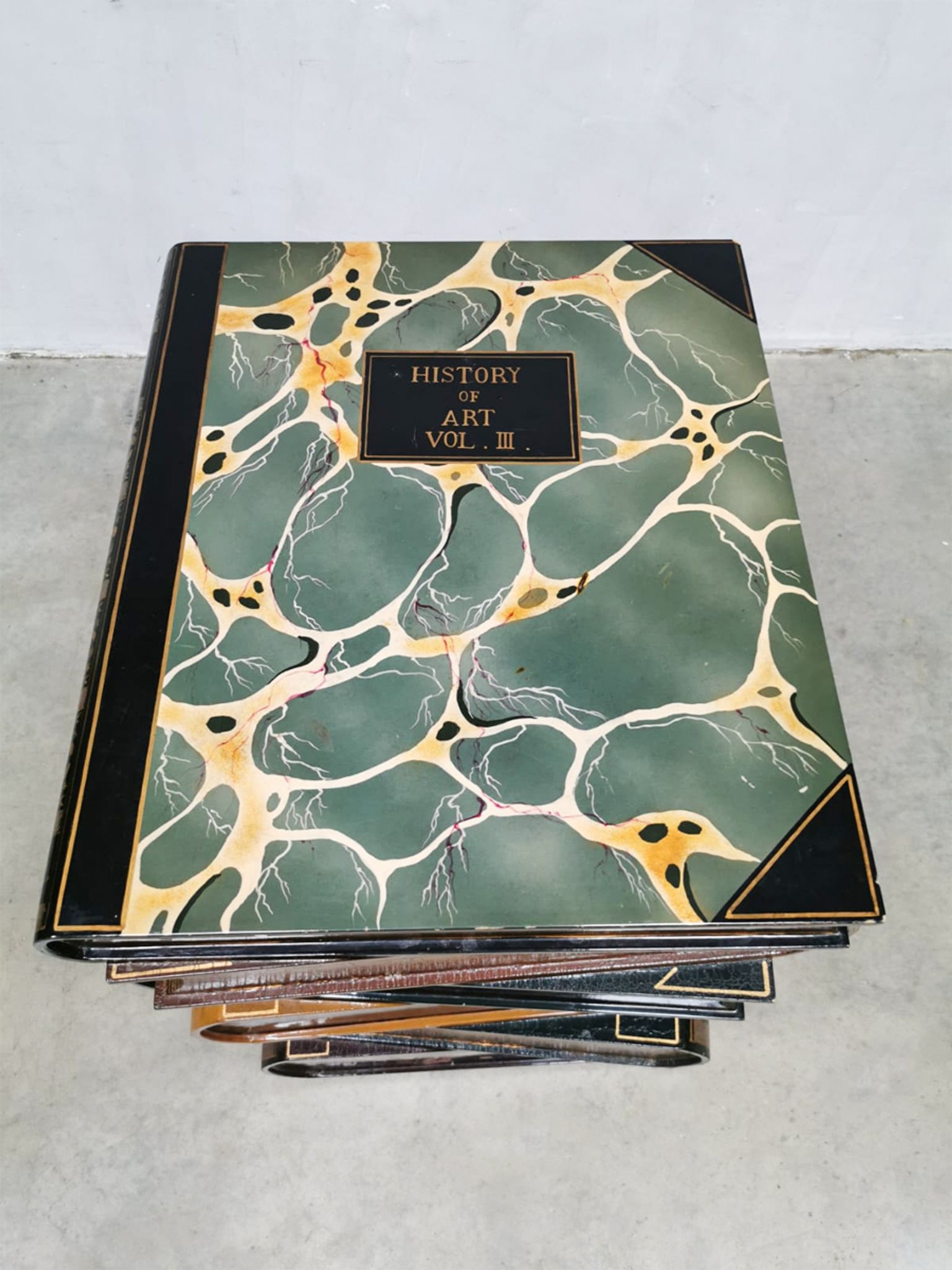 Vintage stacked book sidetable ‘History of art’